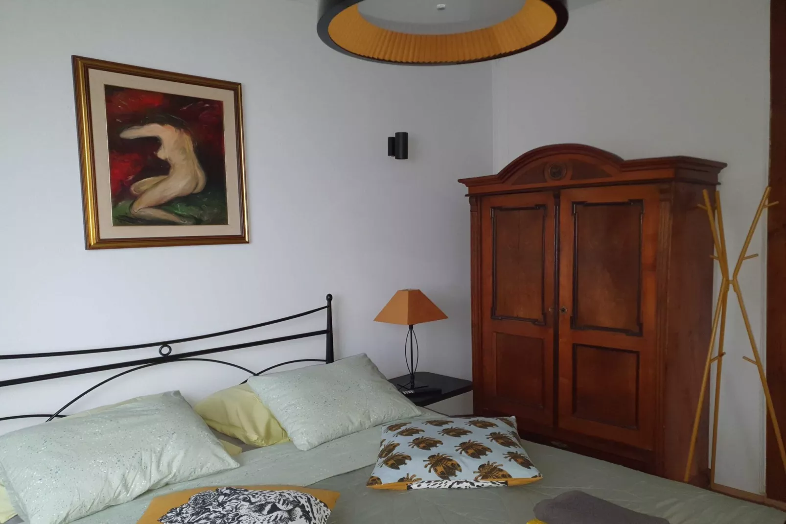 Bright and Sunny Apartment with Terrace - Two Bedroom Apartment with Terrace-Slaapkamer