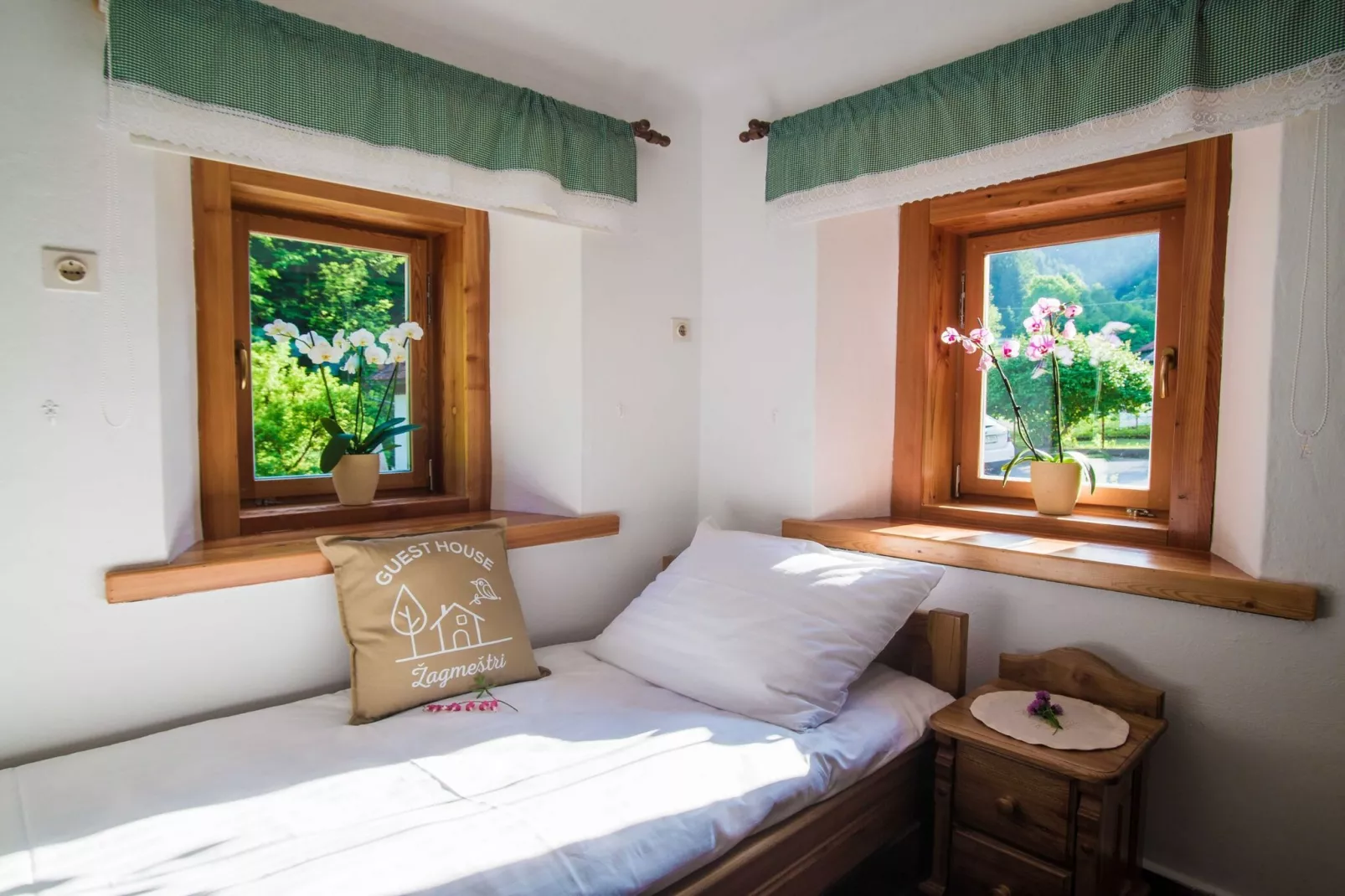 Rustic Authentic Holiday Home with Terrace and Wood Stove - Three Bedroom Holiday Home with Terrace-Slaapkamer