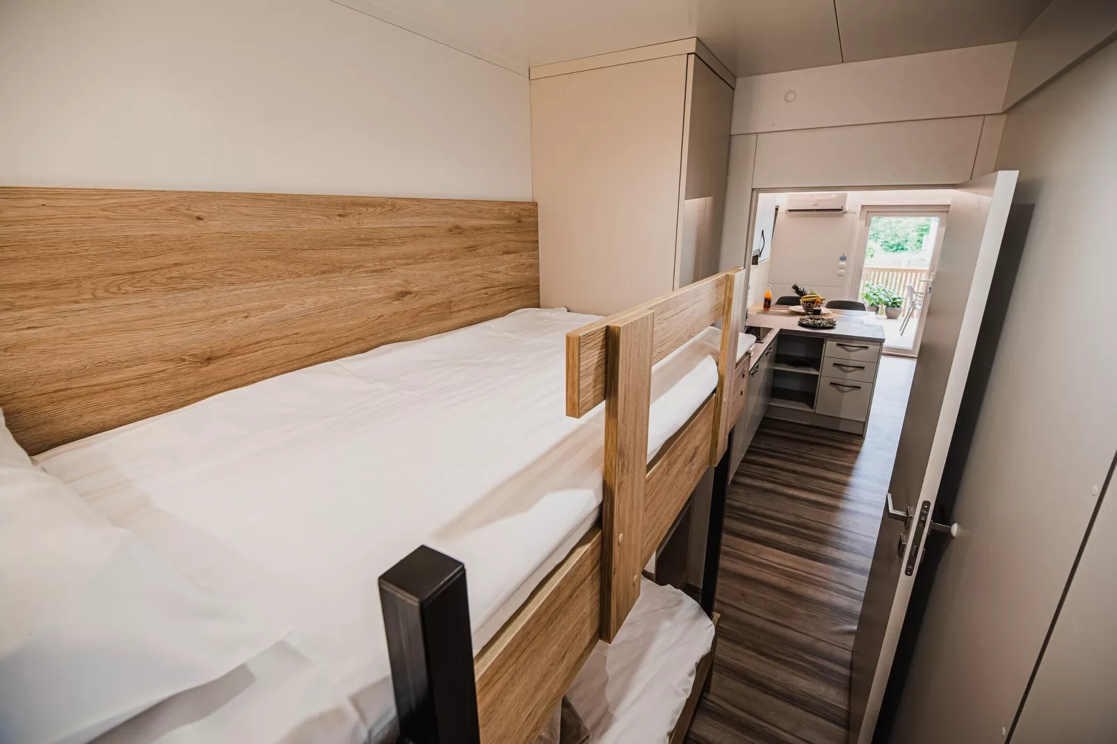 Lake Serenity Premium Mobile Homes with Thermal Riviera Tickets - Three Bedroom Mobile Home 15\/029 - Slaapkamer