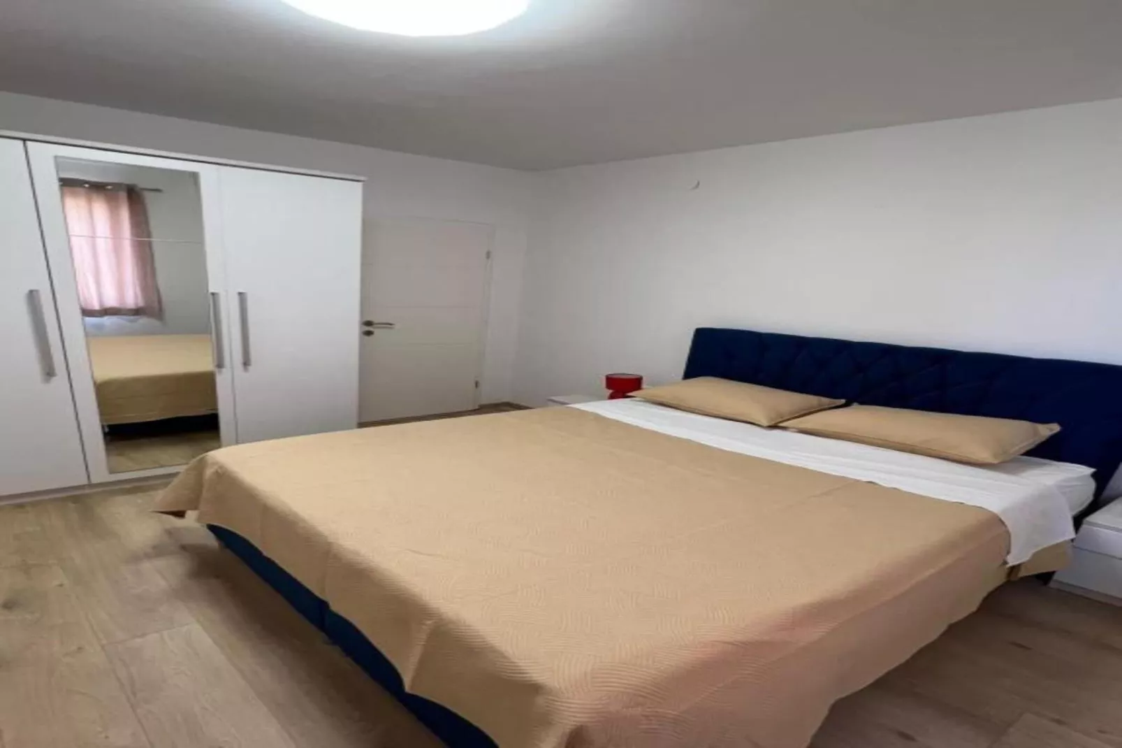 Four-Bedroom Apartment With Sea View-Slaapkamer