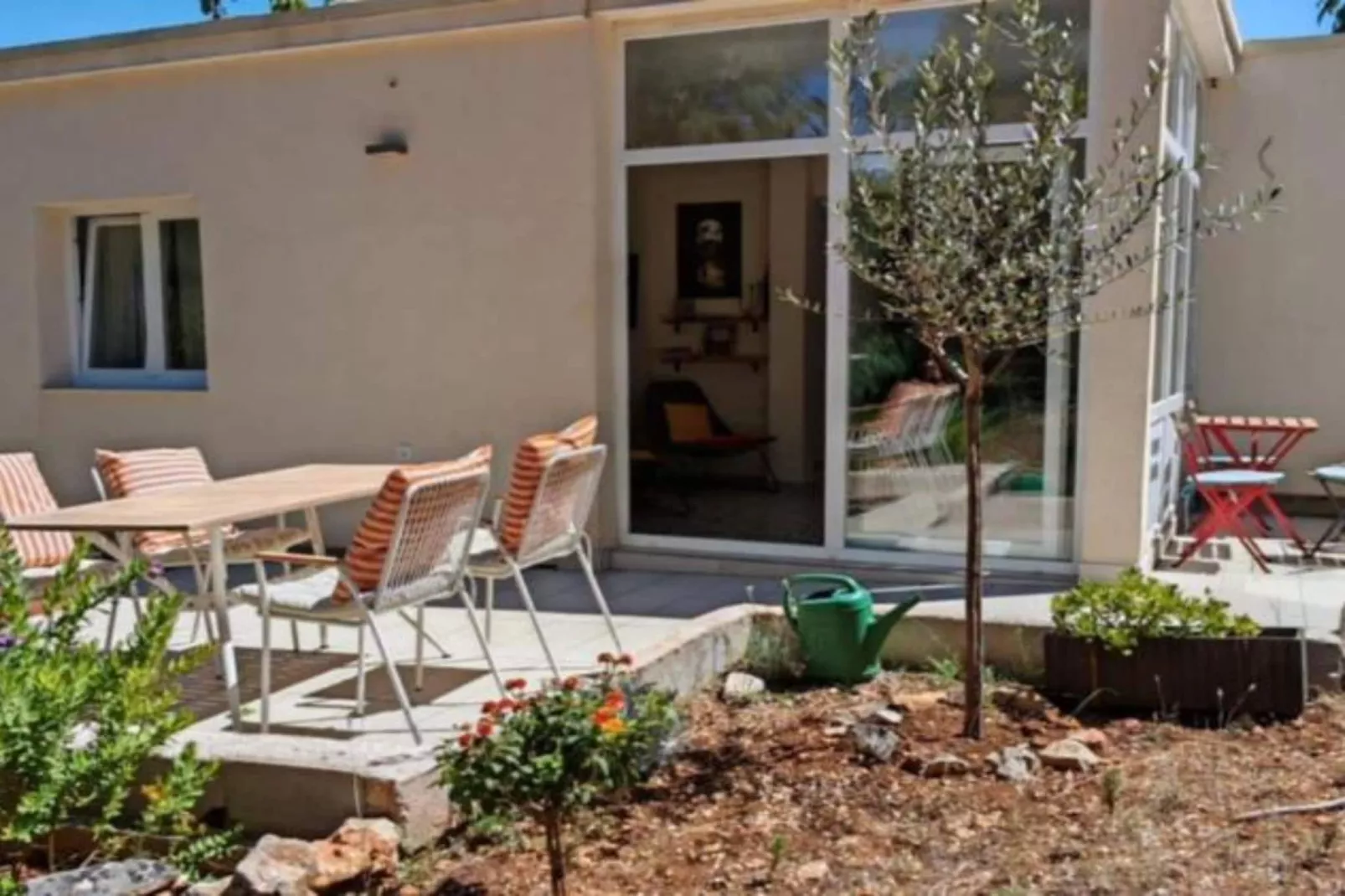 House Leta Cozy Hideaway with Pool - Four Bedroom Holiday Home with Pool