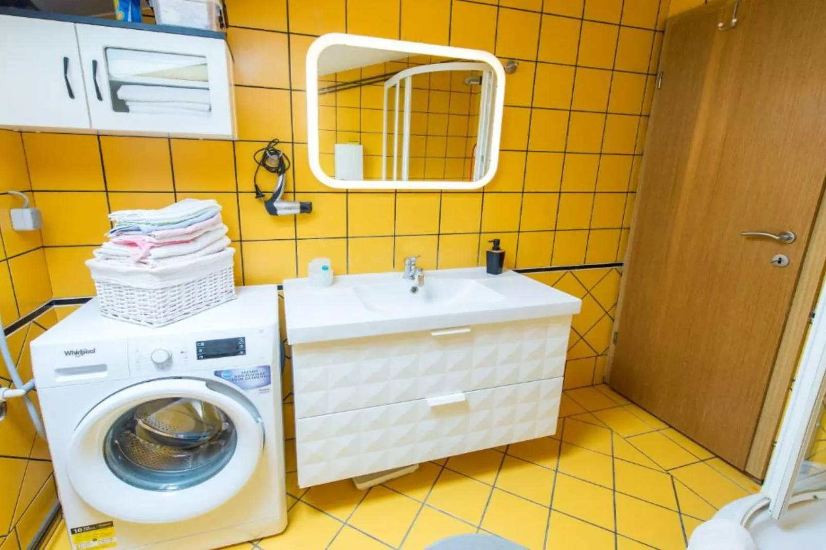 One-Bedroom Apartment With Lake View-Badkamer