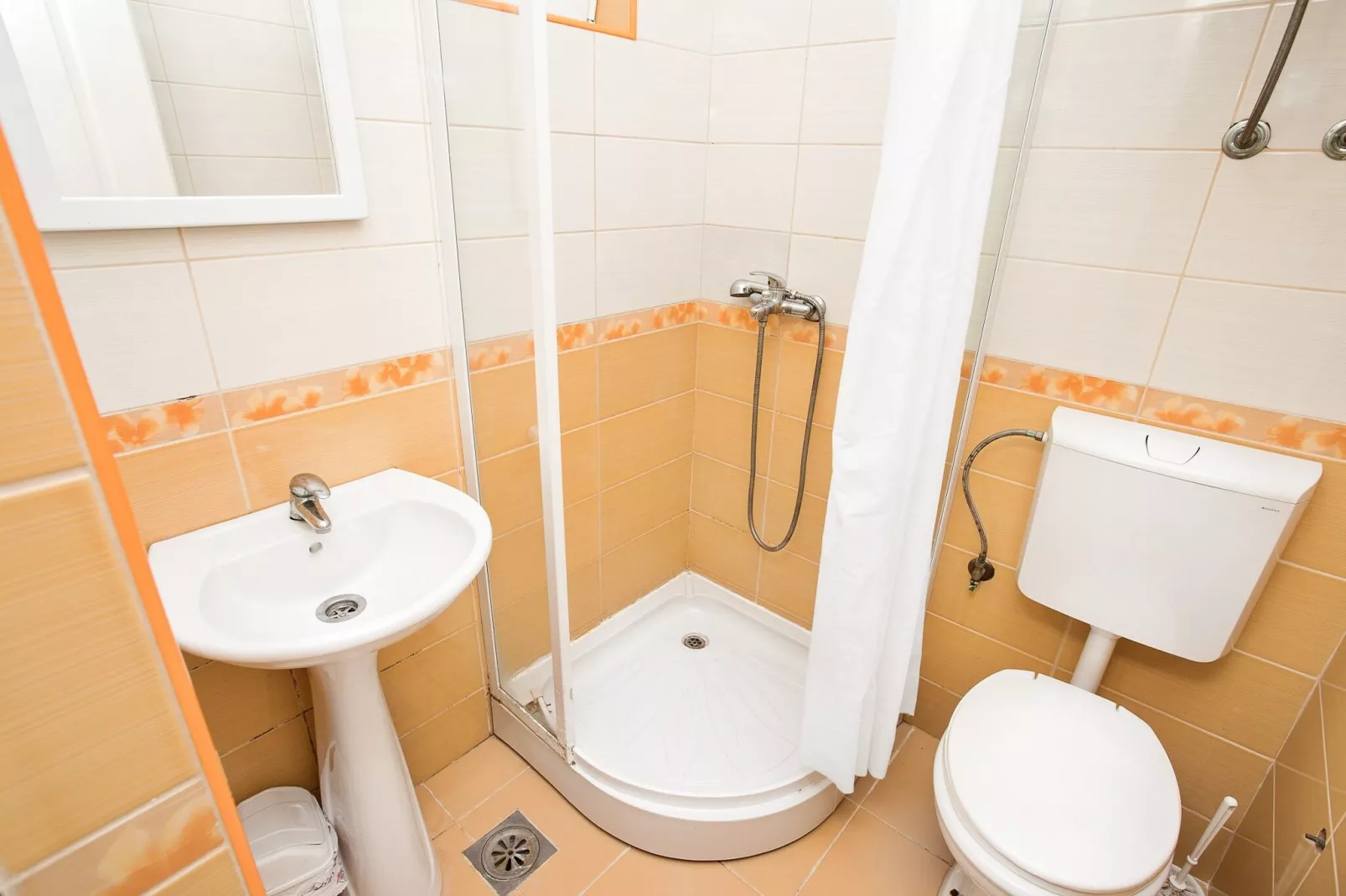 Perfect Budva Stay Near the Sea & Aqua Park - Comfort Triple Studio 1\/1-Badkamer