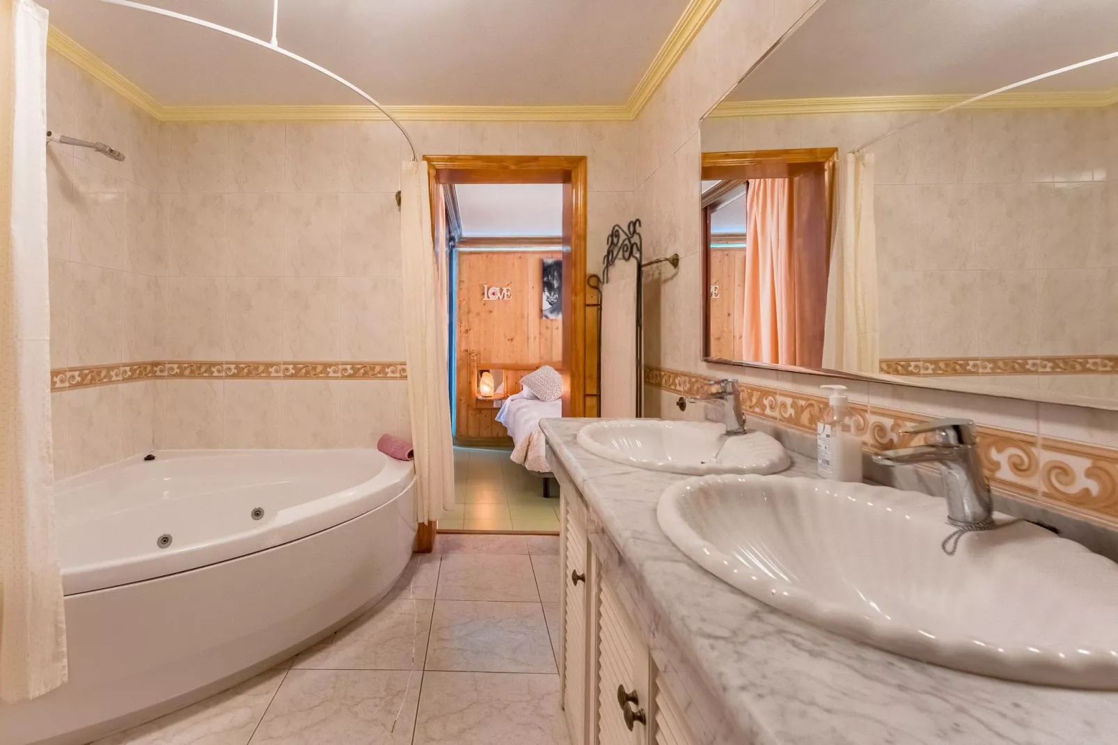 Delfin 101B 1d-Badkamer