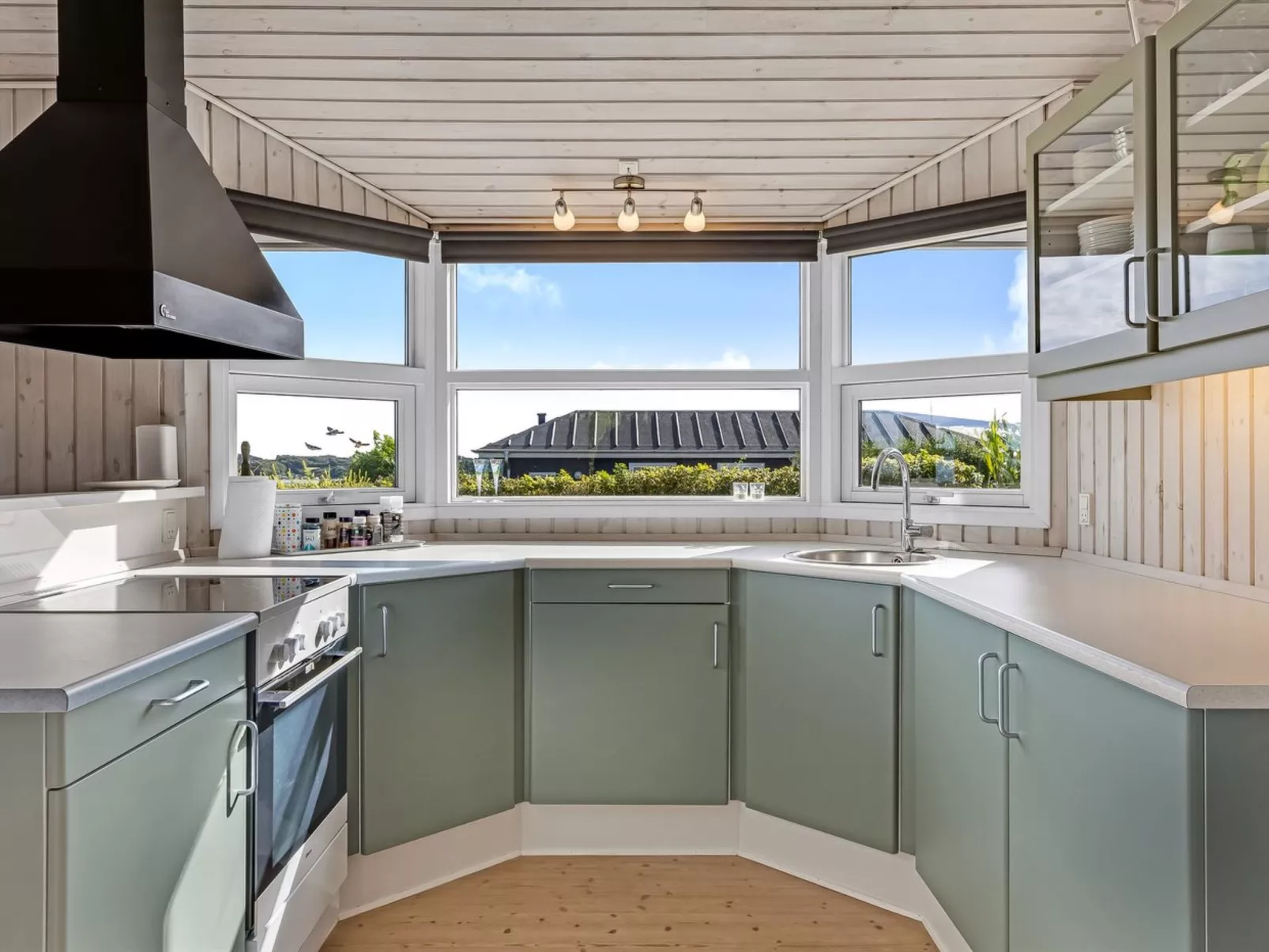 "Tjarven" - 350m from the sea-Binnen