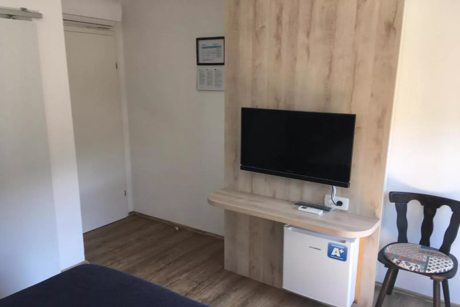 Guesthouse Family Bosnic - Duplex Family Room with Balcony - Gallery - 1-Binnen