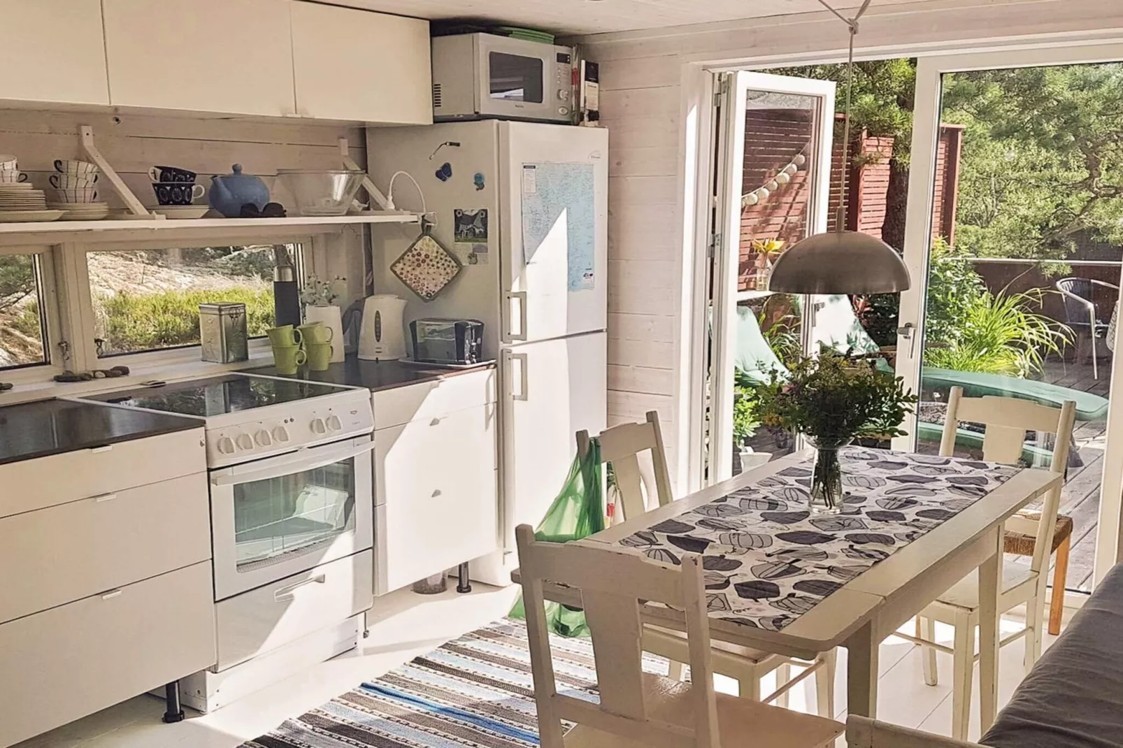 Rustig eilandhuis vlakbij de zee-Binnen