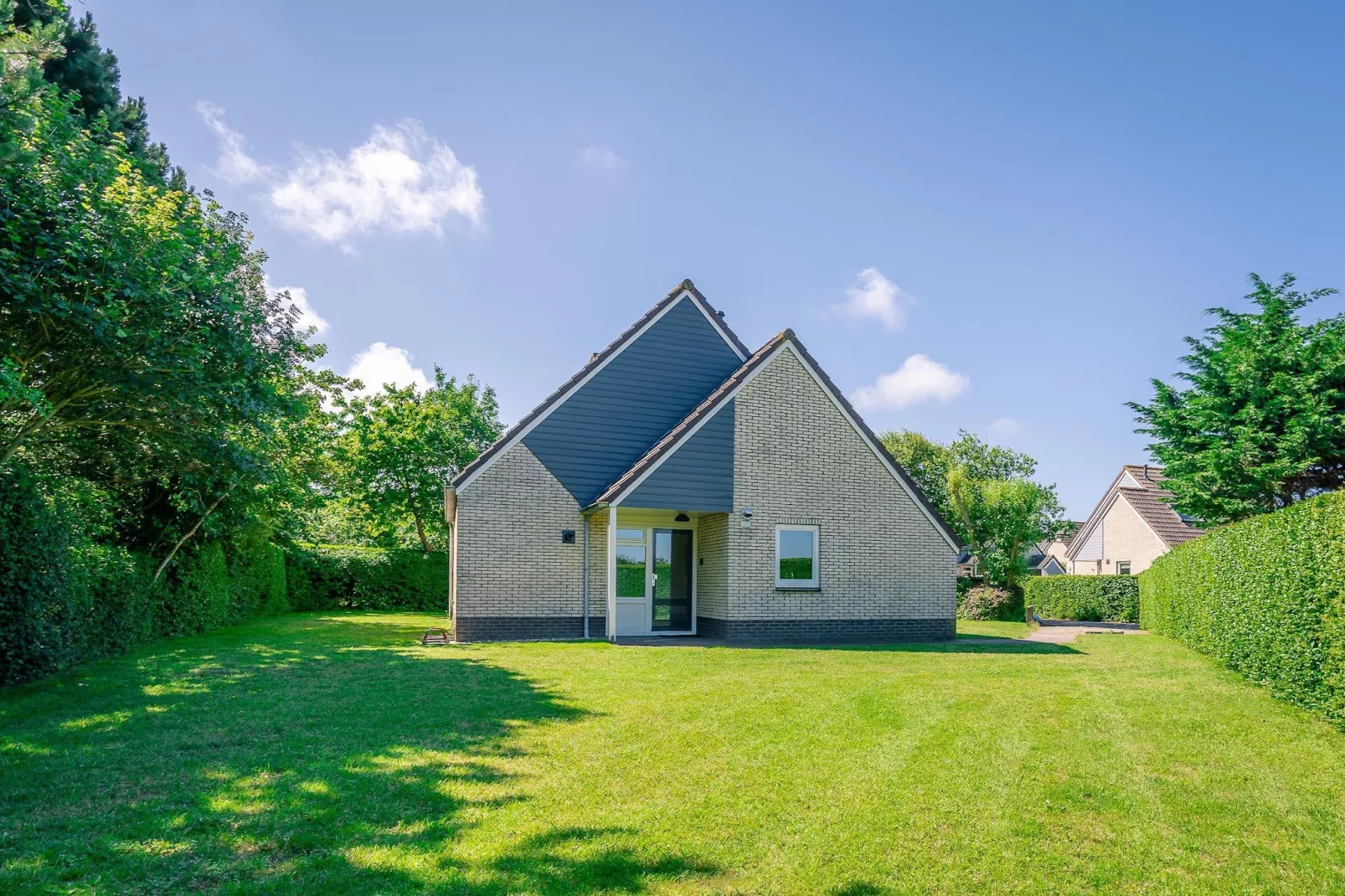 Kamperfoelie 73-Tuinen zomer