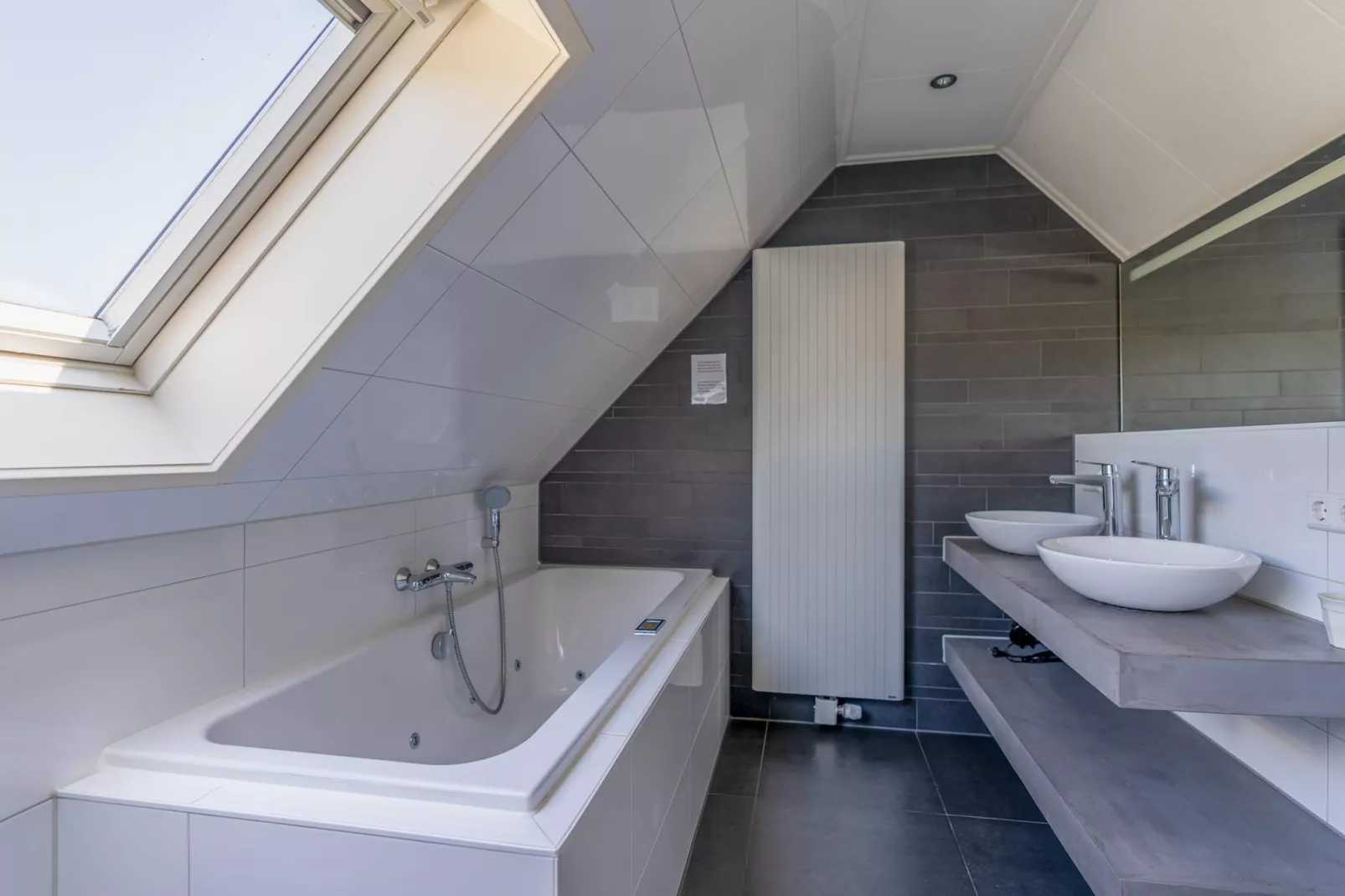 Kamperfoelie 97-Badkamer