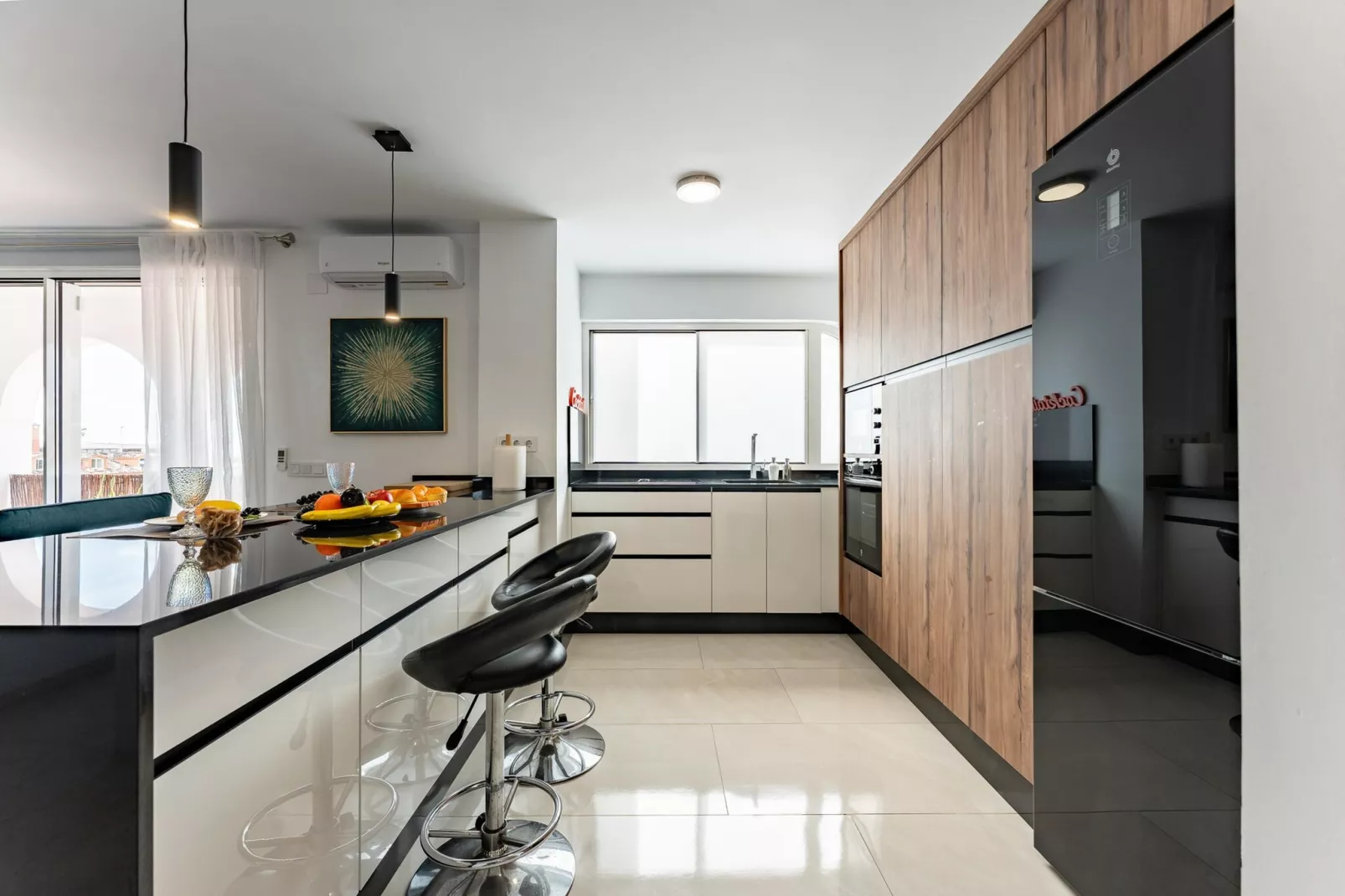 CT 376 - Faro's Calypso Duplex Penthouse - Walking distance to Beach-Keuken