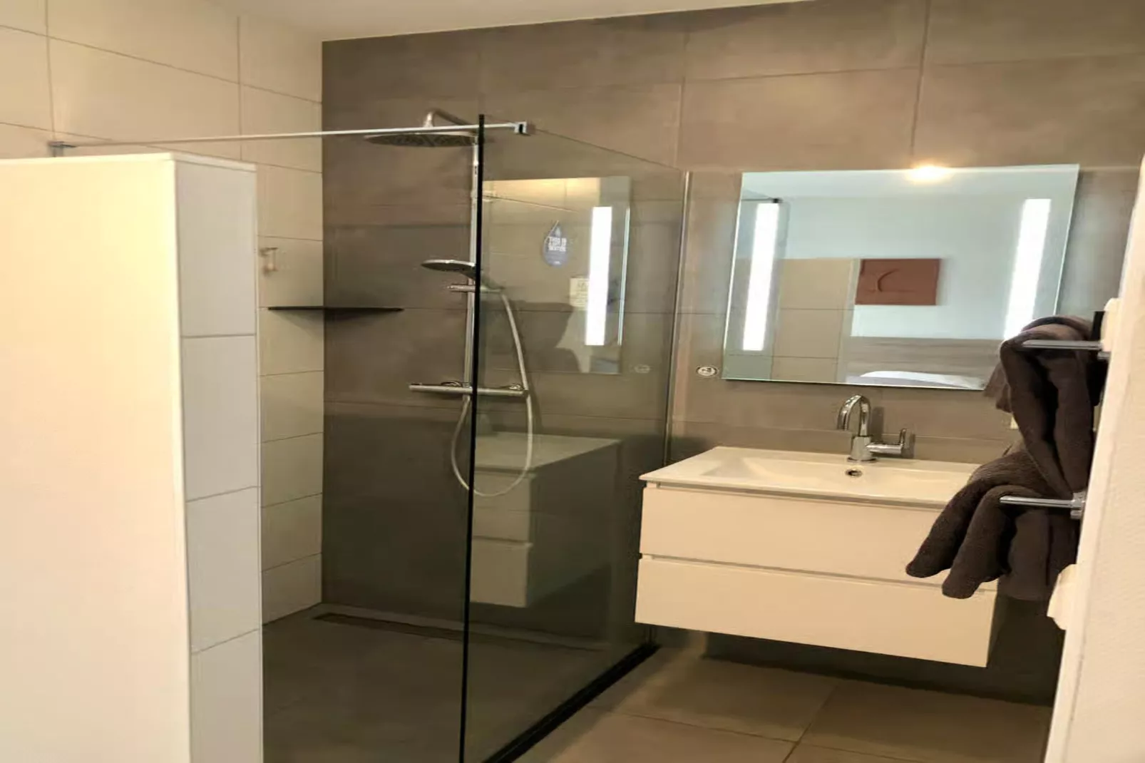 Plein 40 Lodge 16-Badkamer