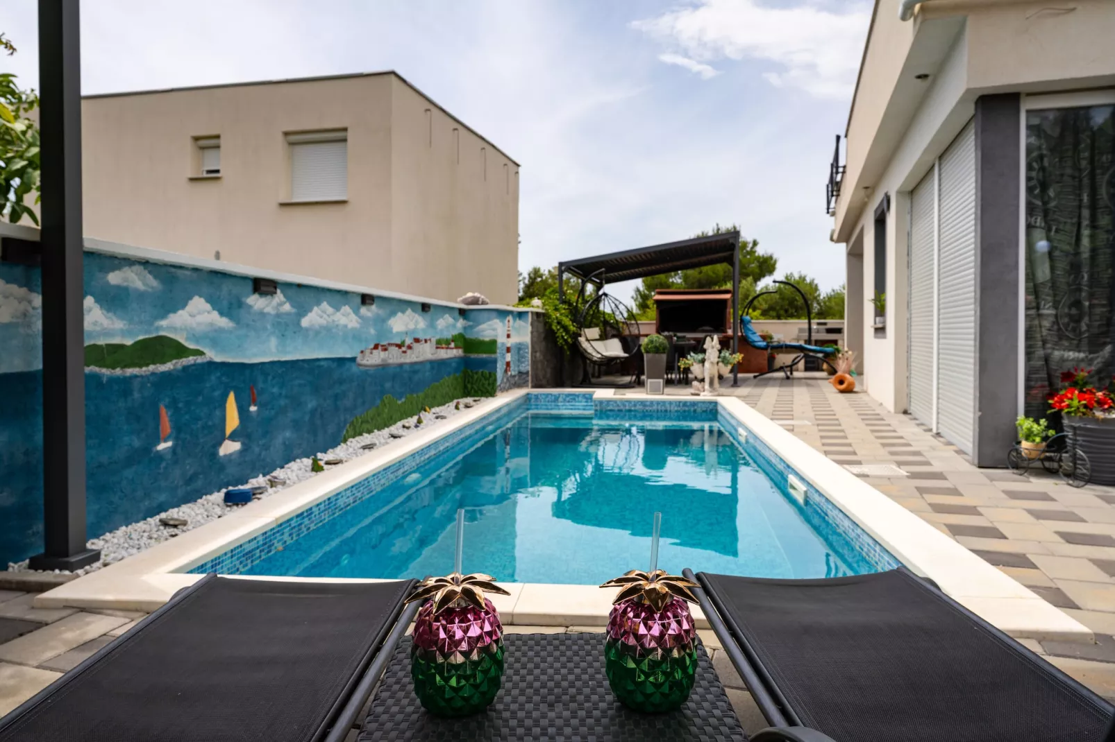 Apartment Nikita with private pool-Zwembad