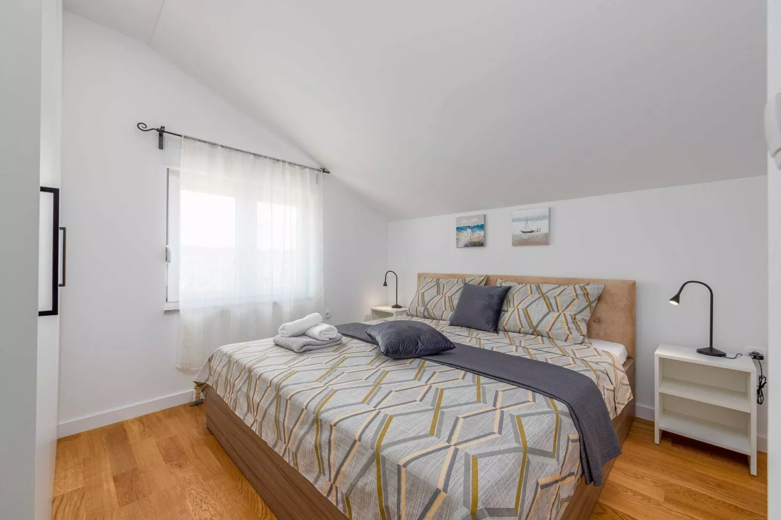 Villa Pezer with heated pool & sauna-Slaapkamer