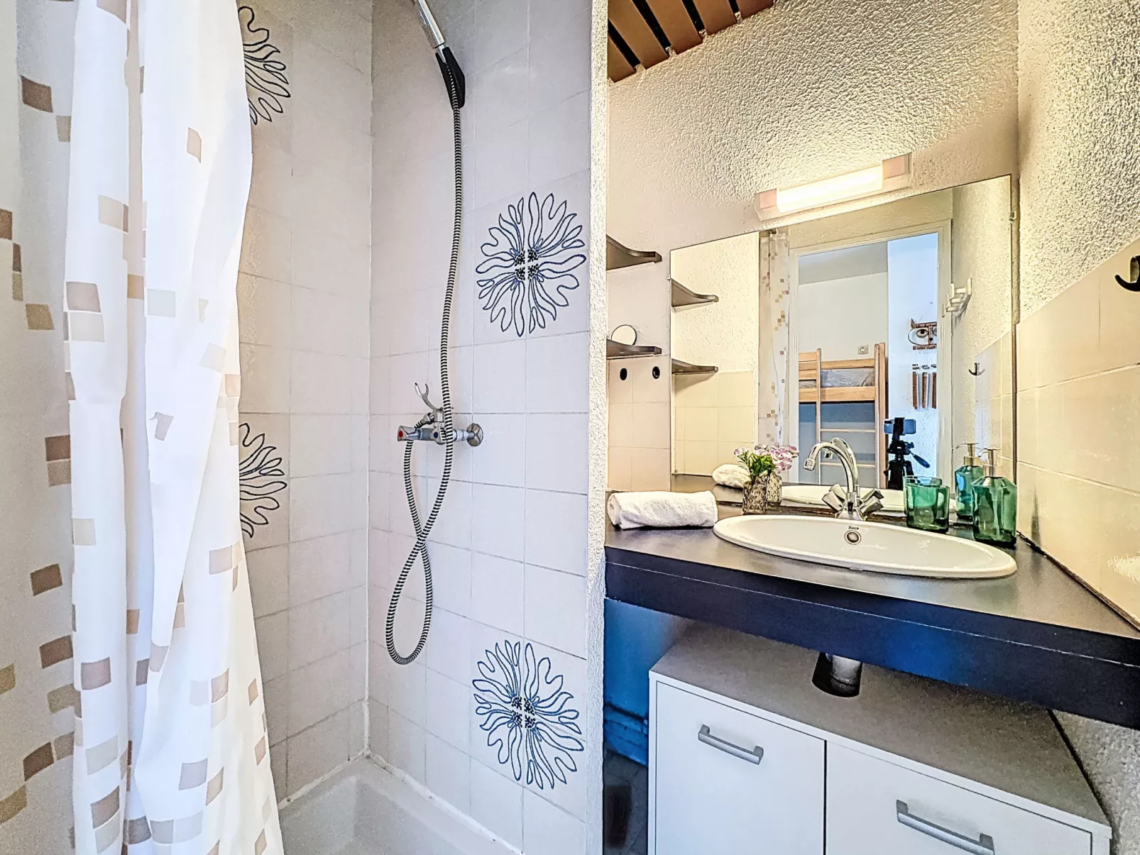 Le Lagon Bleu-Binnen