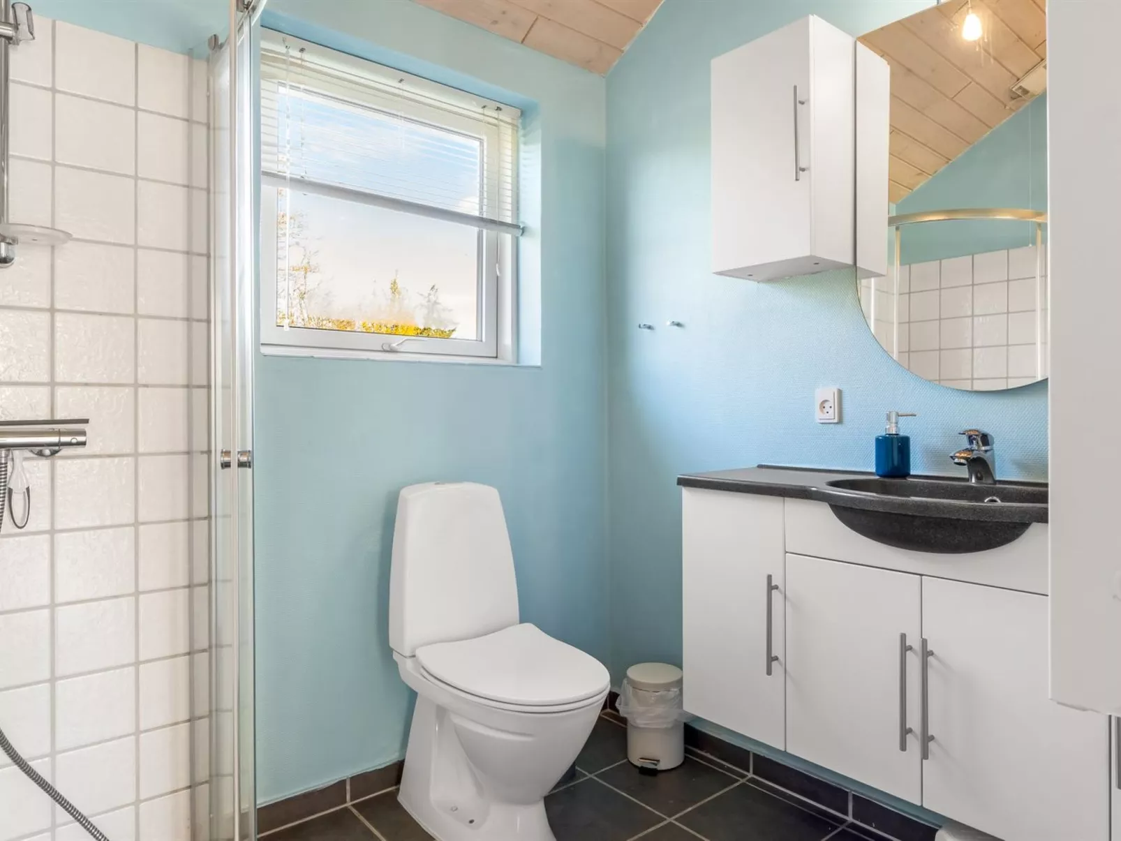 "Tjorven" - 400m from the sea-Binnen