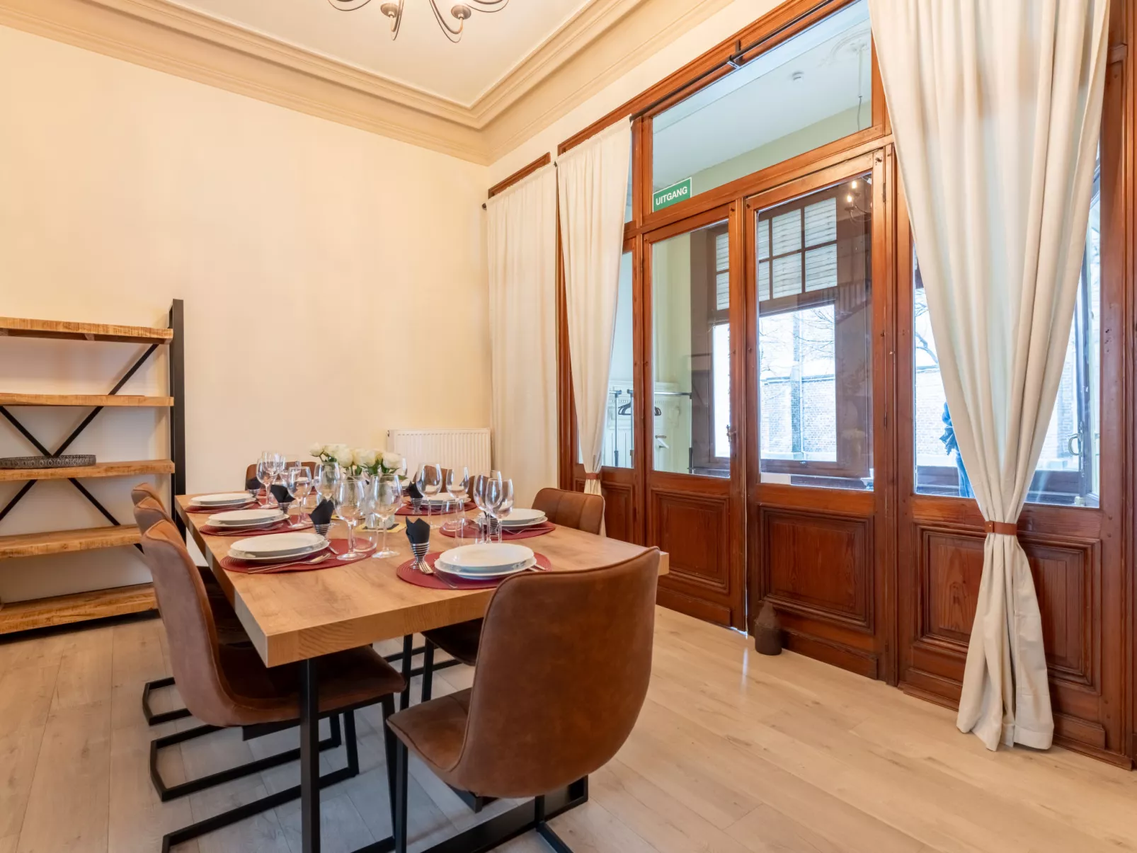 Notre Refuge - Your Belle Époque Escape-Binnen