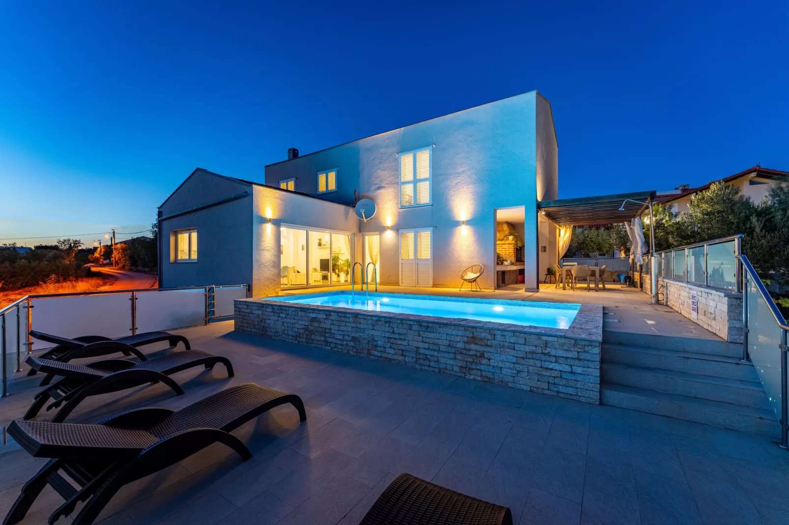 Sea view Villa Anpero-Buitenkant zomer