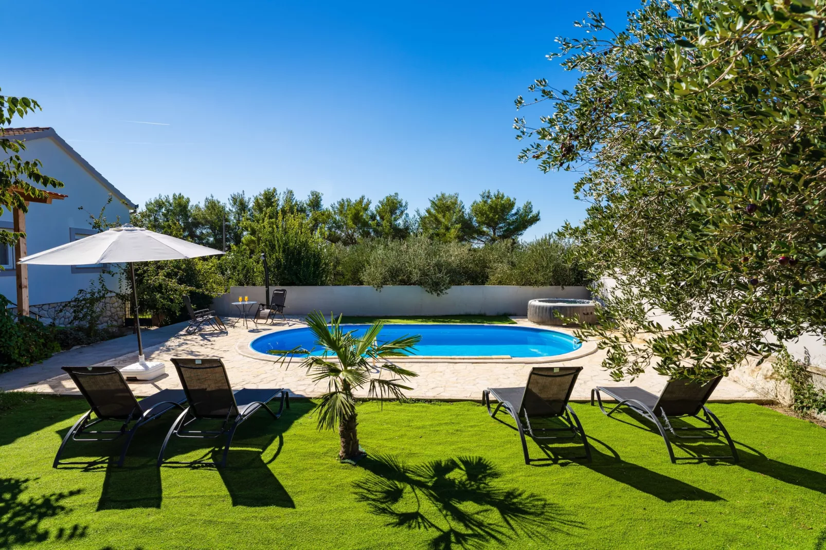 Holiday home Emily-Zwembad