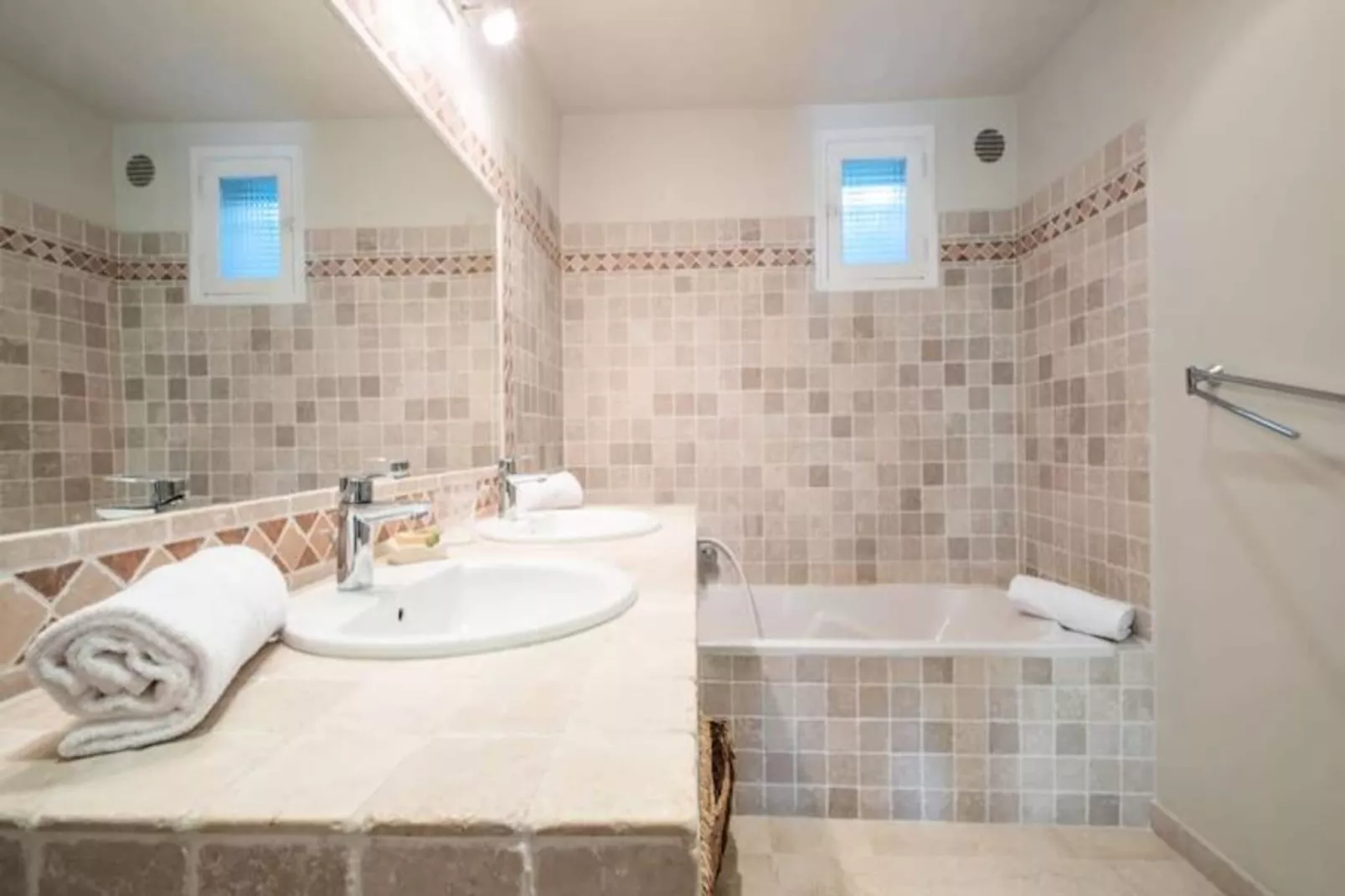 Résidence Maison Et Piscine Chauff&eacute;e 5min &agrave; Pied Du Centre !-Niet-getagd