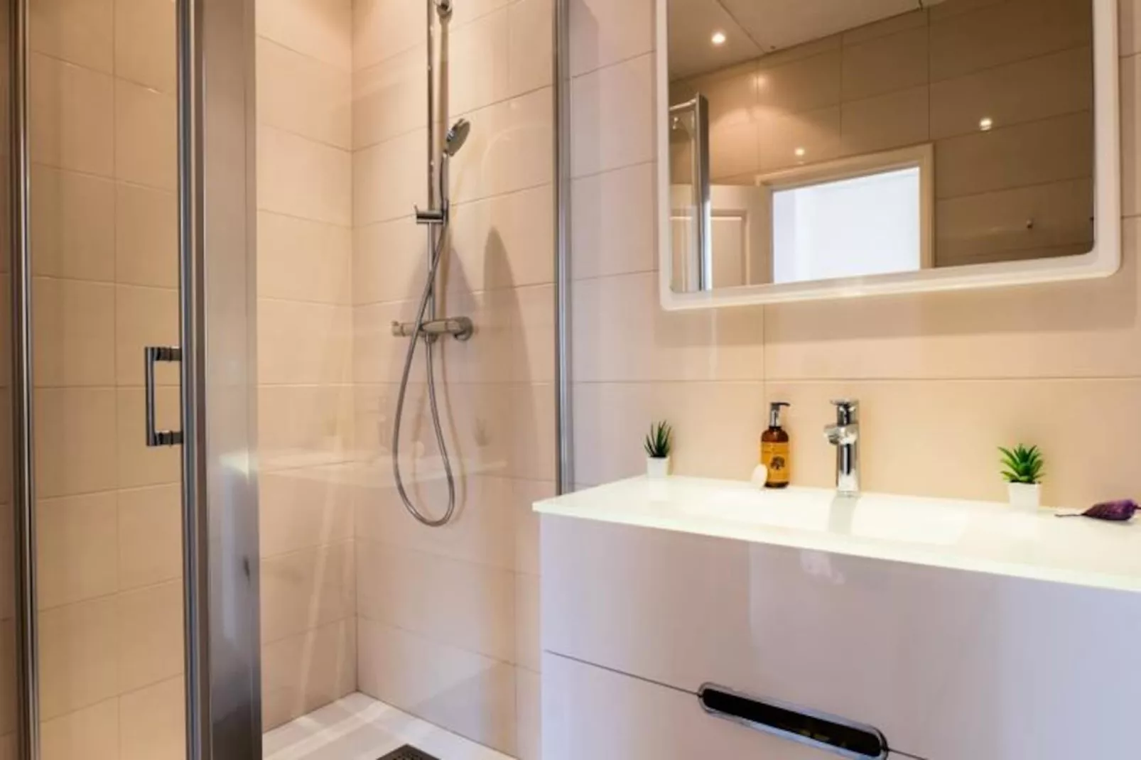 Résidence 3 Pièces Rue D’antibes à Deux Pas Du Palais Des Festivals-Niet-getagd