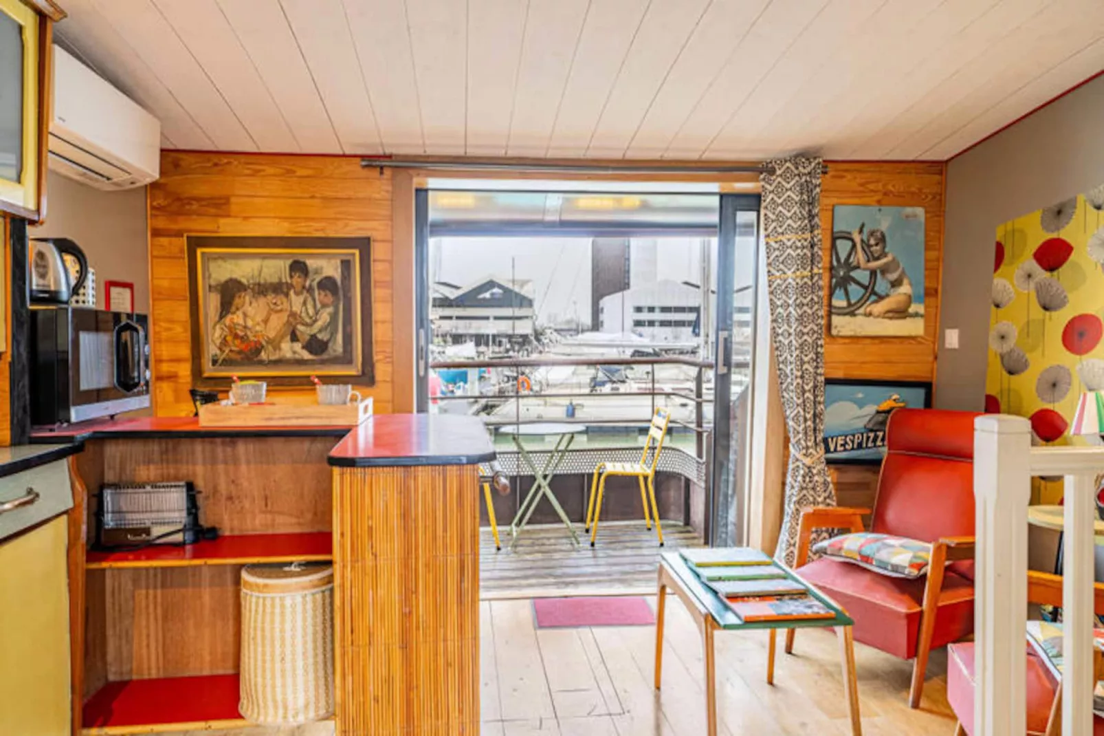 Suite De Rêve Sur La Péniche Petite Annick-Niet-getagd