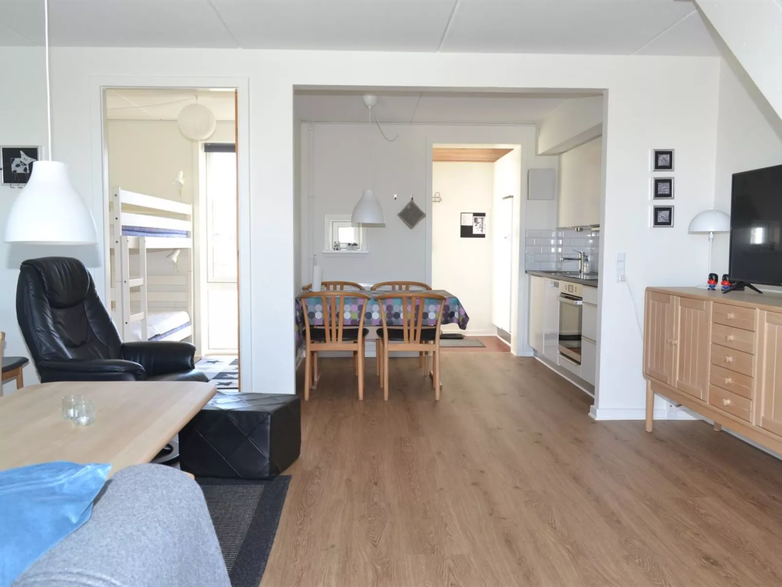 "Auti" - 2.3km from the sea - Binnen