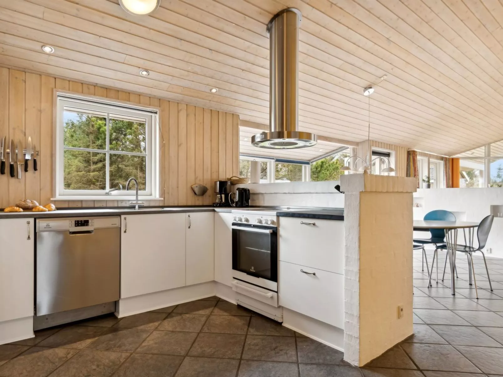 "Aleta" - 500m from the sea-Binnen