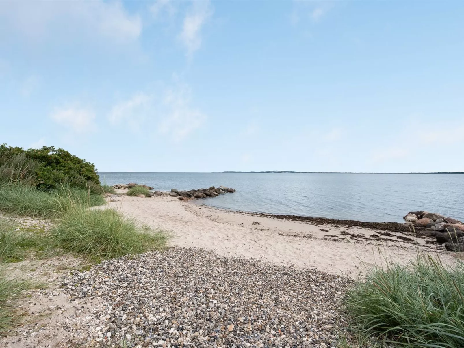 "Regni" - 300m to the fjord-Buiten