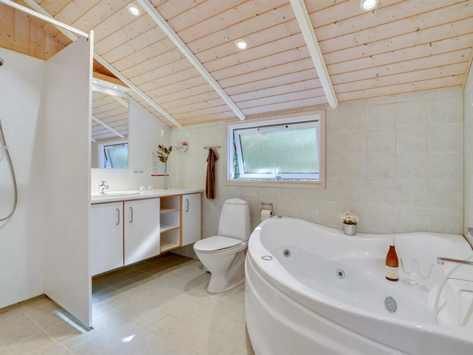 "Saana" - 700m from the sea-Binnen