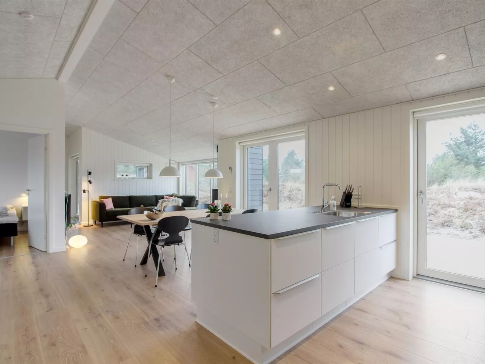 "Jirina" - 750m from the sea-Binnen