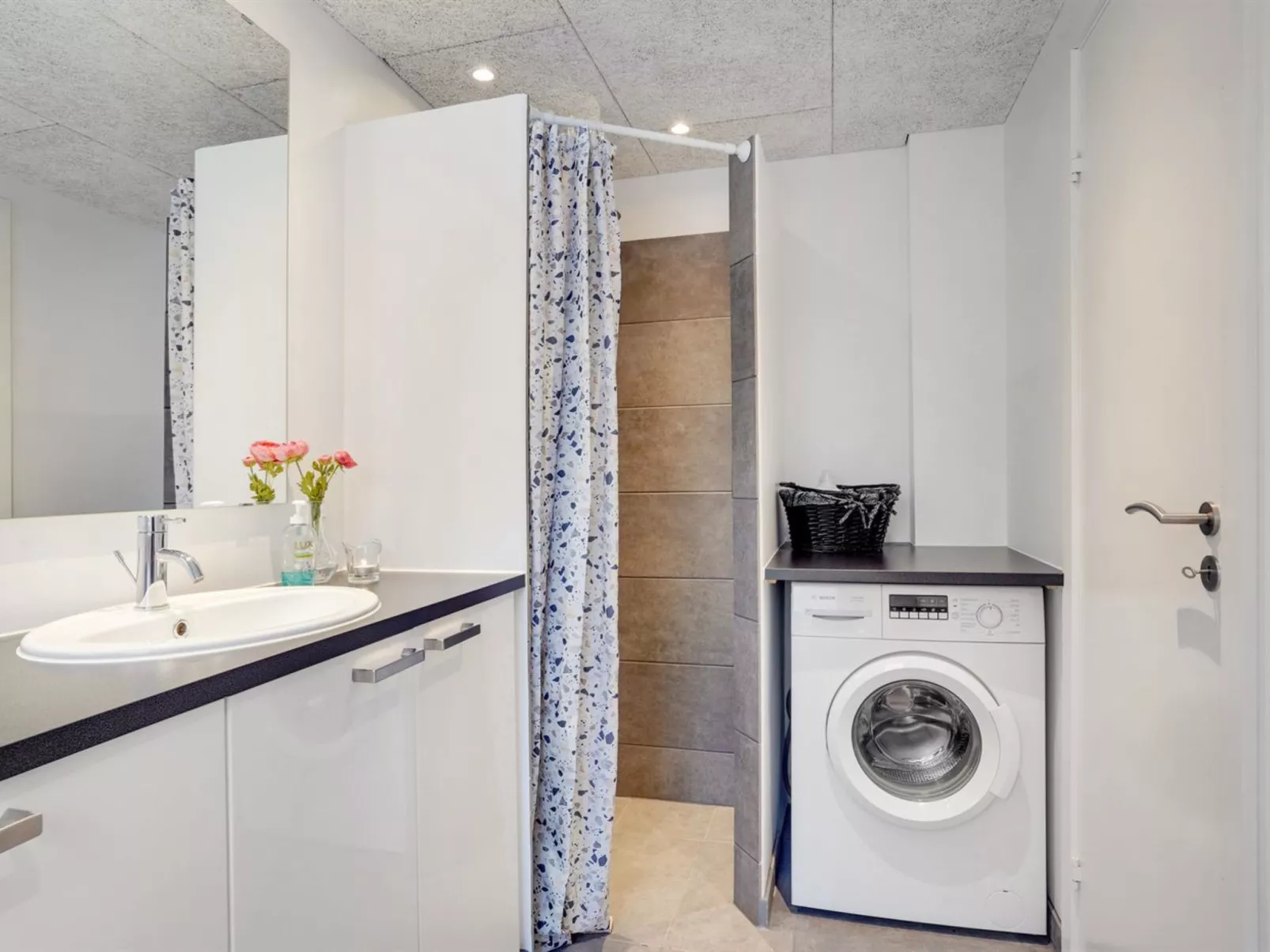 "Jurien" - 450m from the sea-Binnen