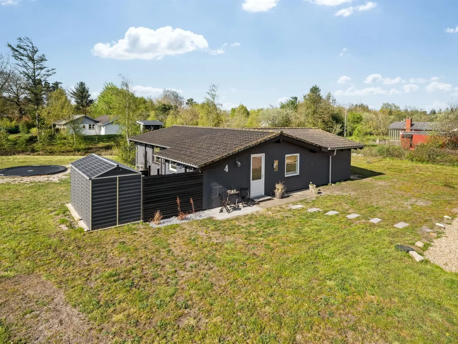 "Valdemar" - 350m to the fjord-Buiten