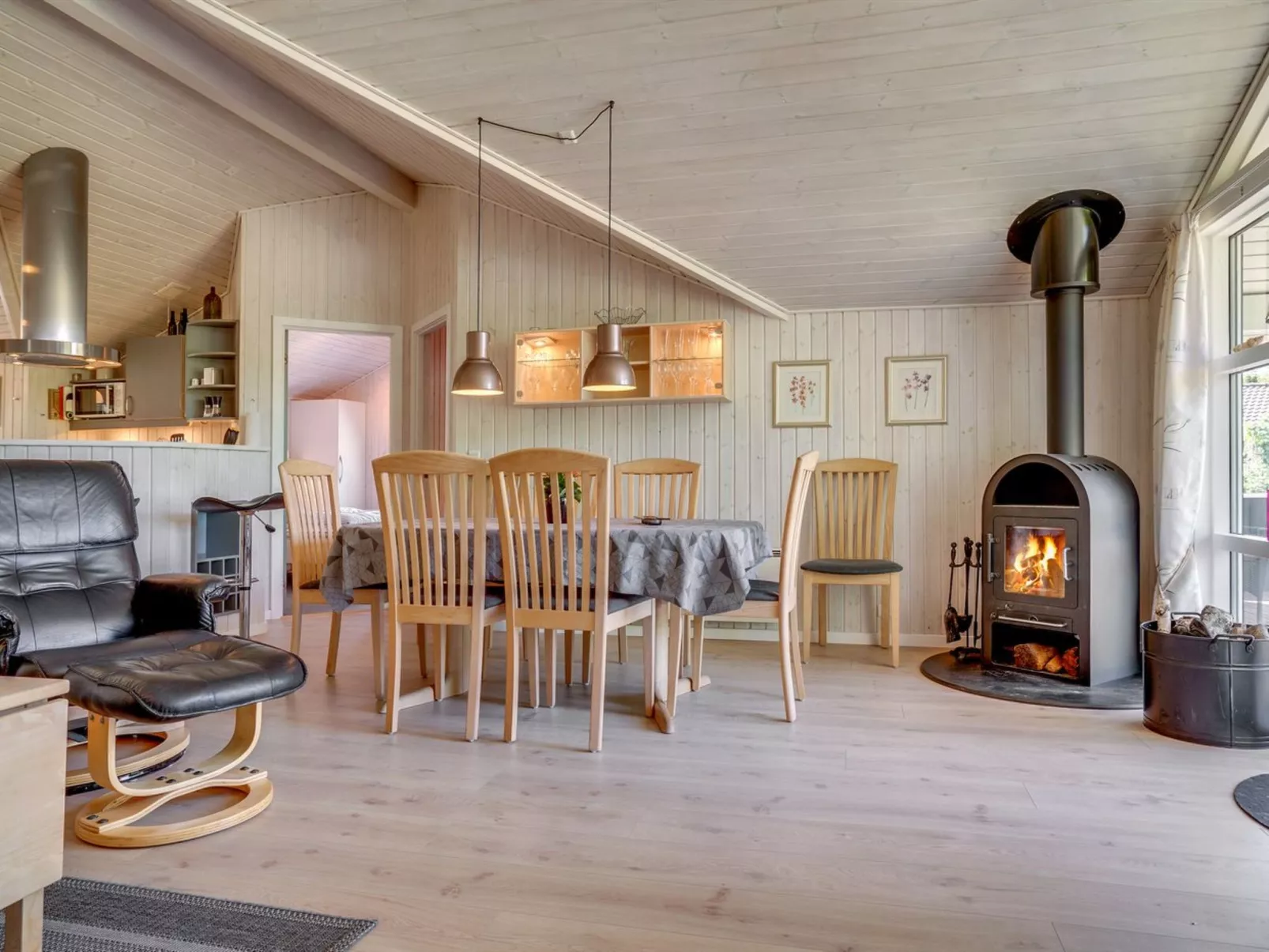 "Esaline" - 400m from the sea-Binnen