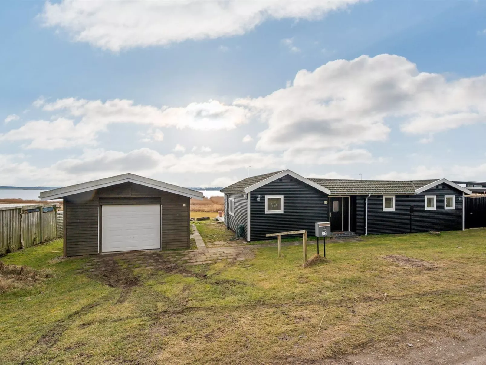 "Caren" - 125m to the fjord-Buiten