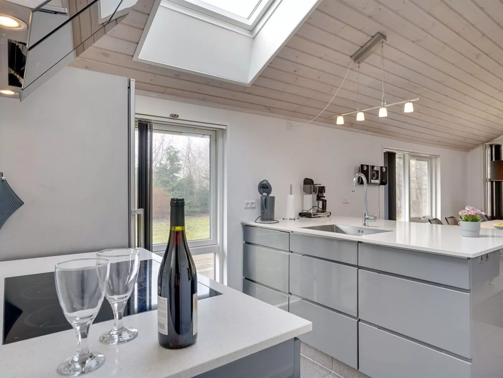 "Nyalle" - 1.3km from the sea-Binnen