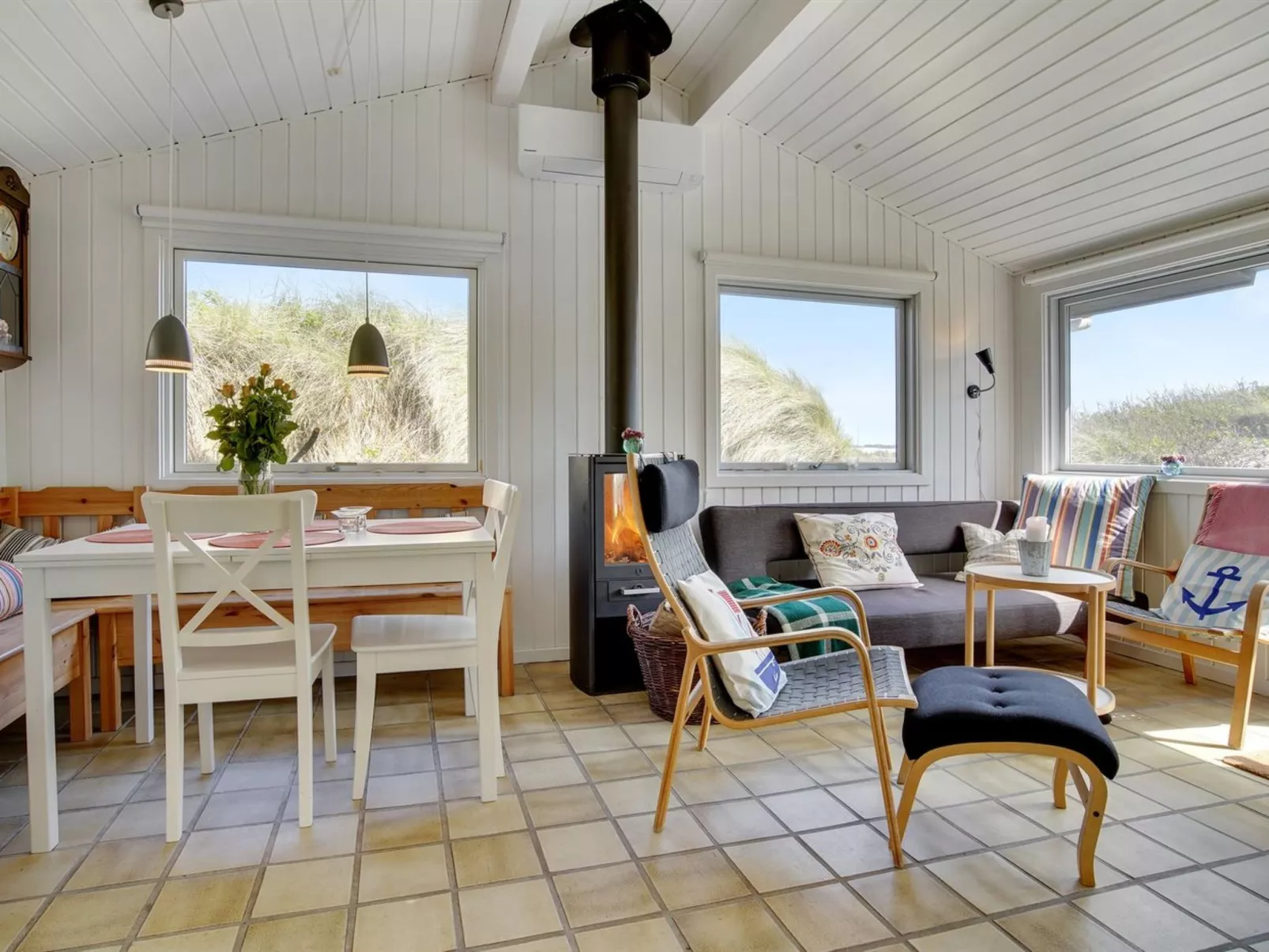 "Abbie" - 10m from the sea-Binnen