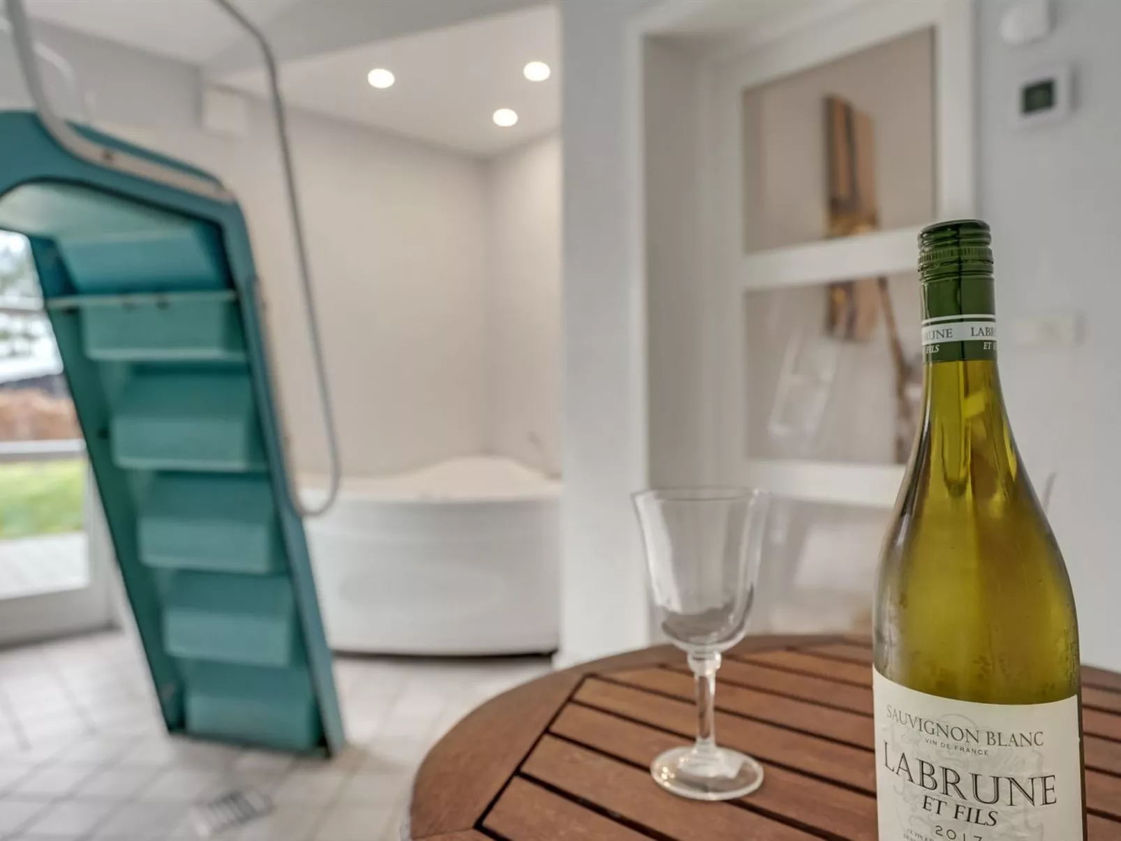 "Karstina" - 1km from the sea-Binnen