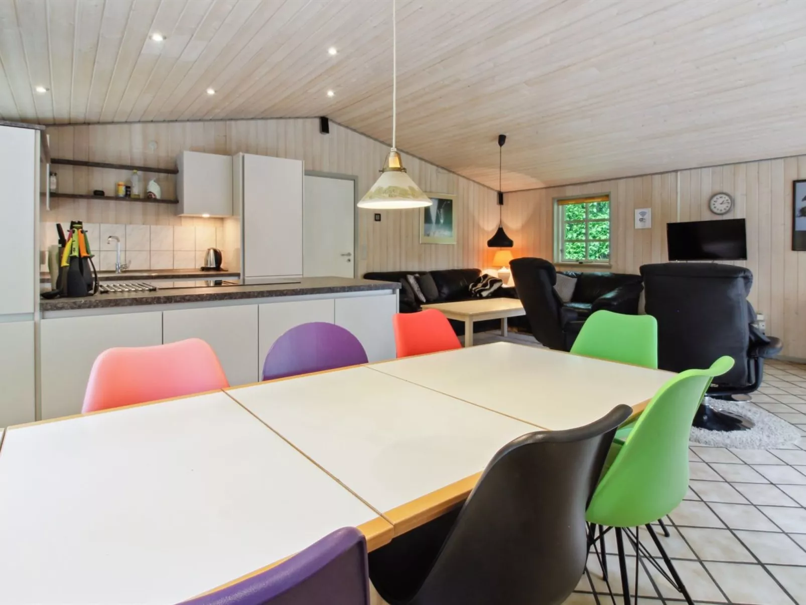 "Joonatan" - 30km from the sea-Binnen