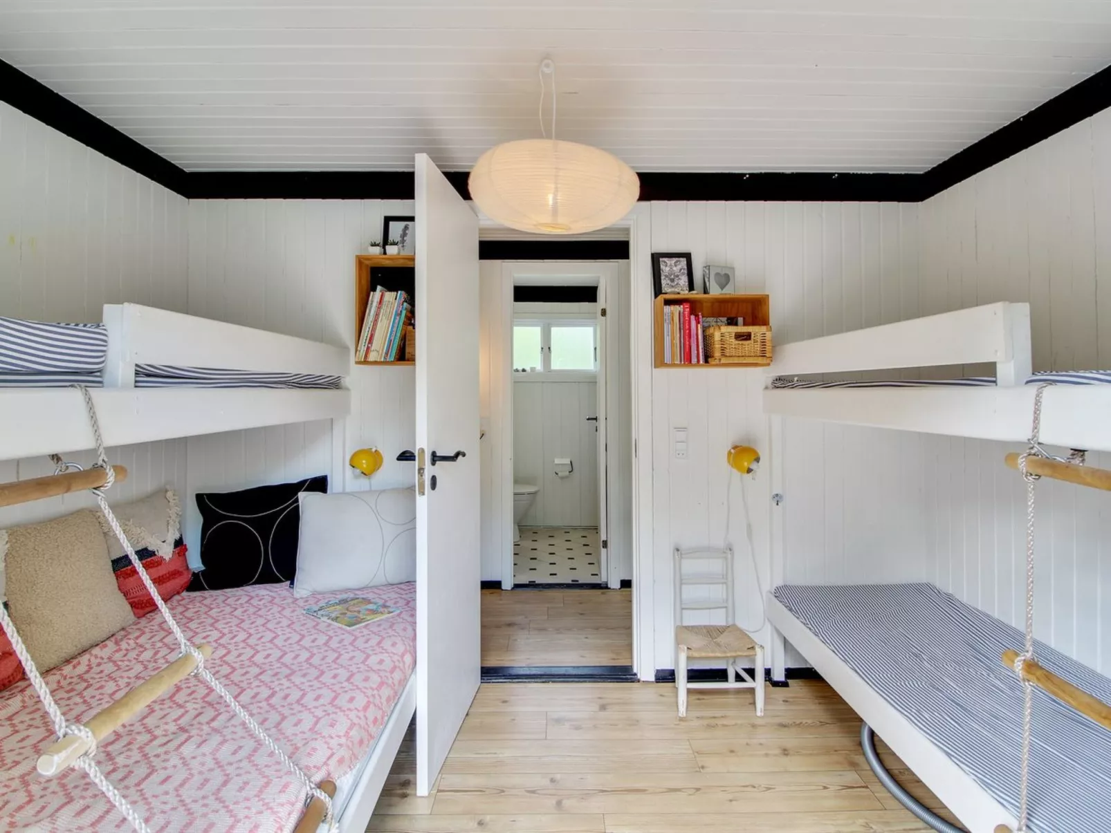 "Øllegård" - 250m from the sea-Binnen