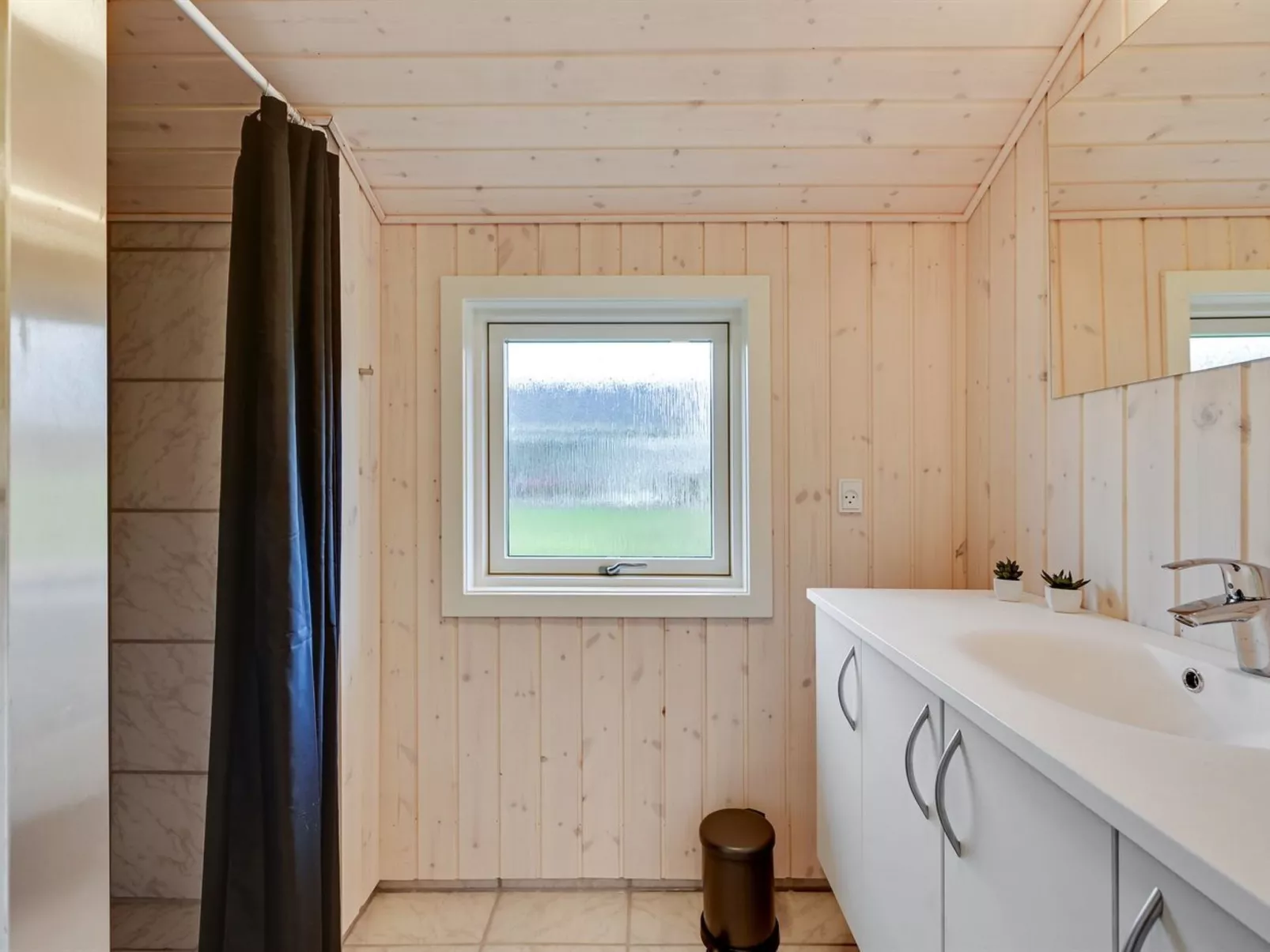 "Rathi" - 250m from the sea-Binnen