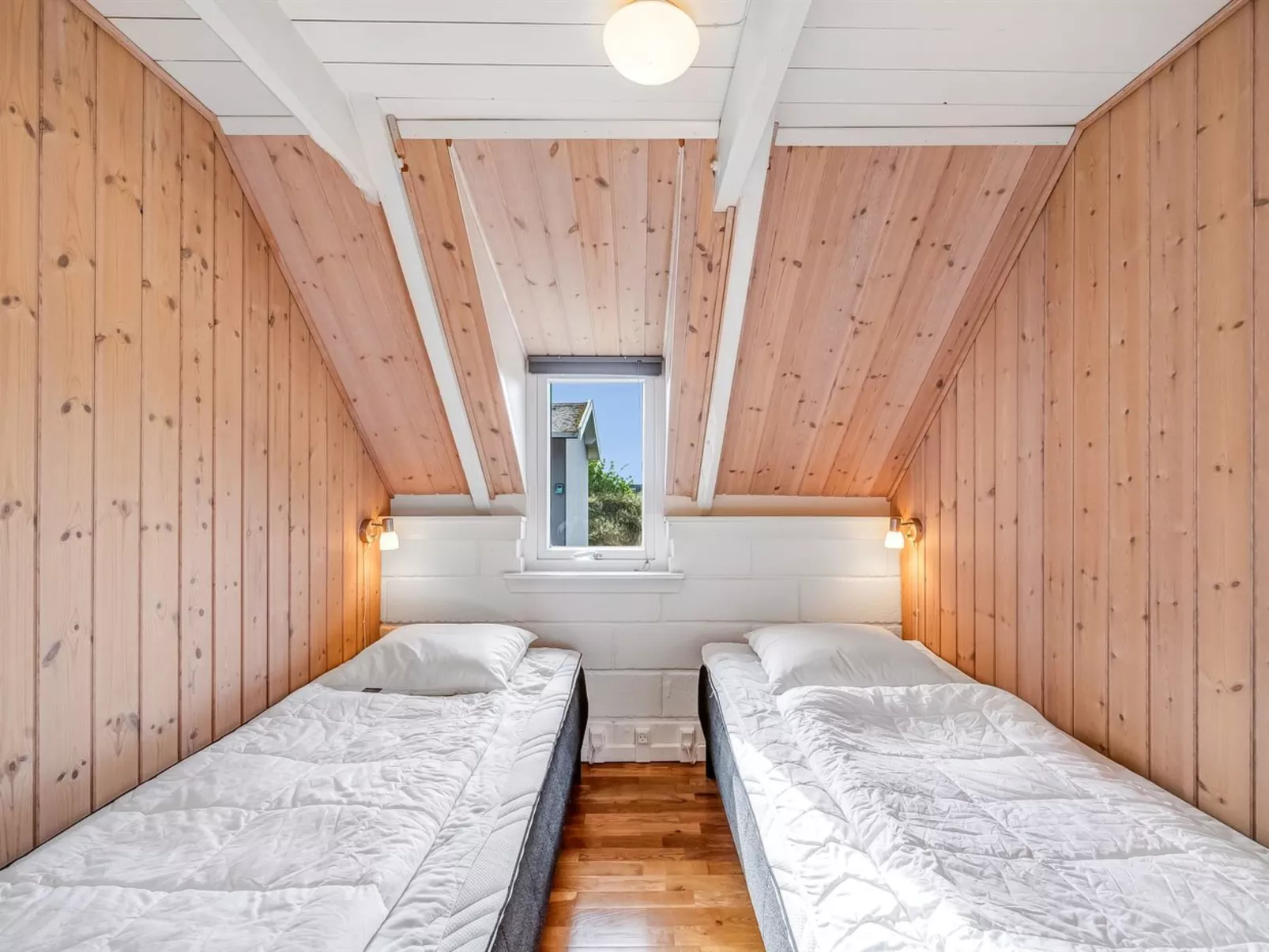 "Hemfrith" - 800m to the fjord-Binnen