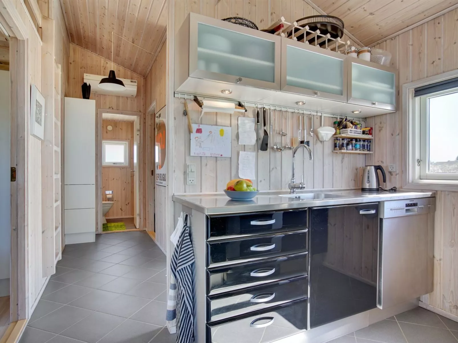 "Gila" - 250m from the sea-Binnen