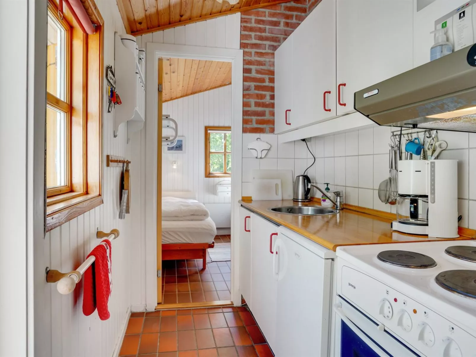 "Mirla" - 300m from the sea-Binnen