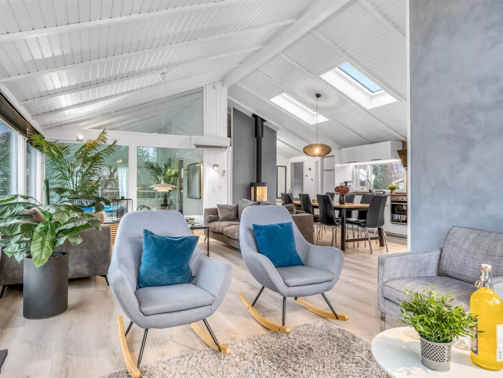 "Blondine" - 940m from the sea-Binnen