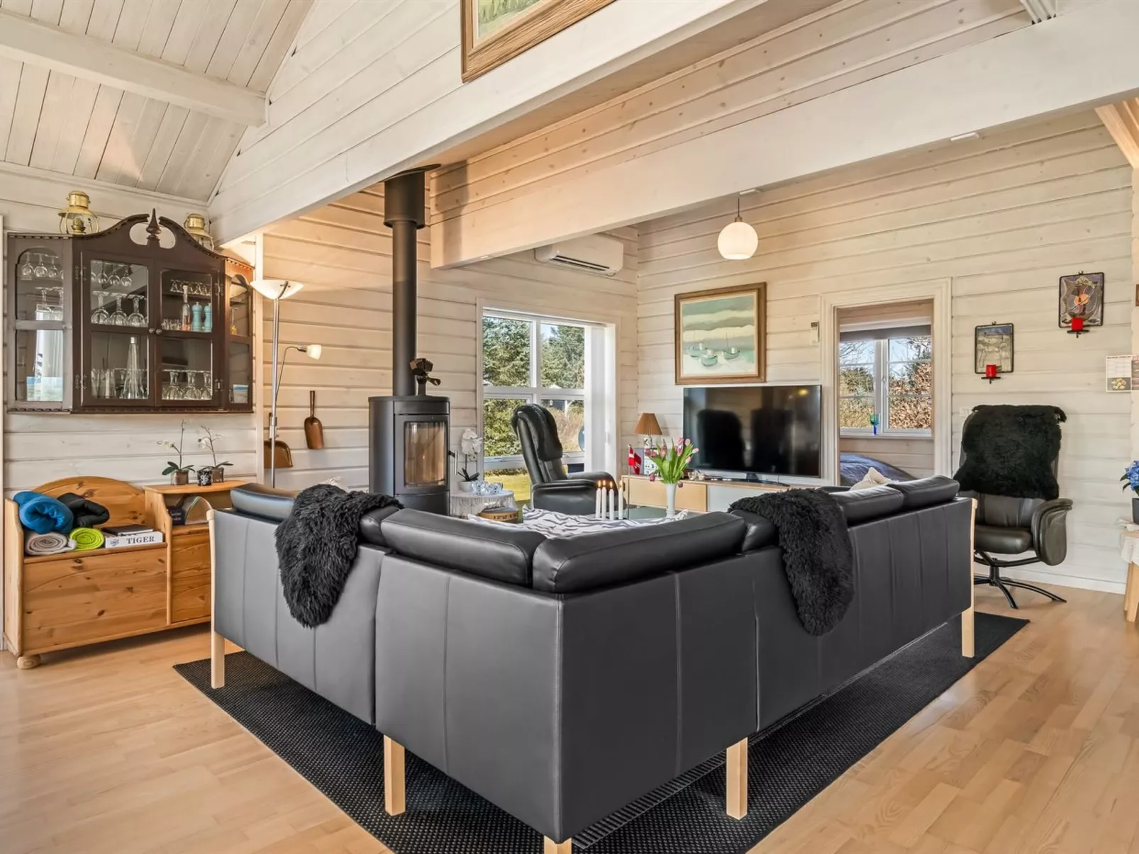 "Mathy" - 900m from the sea-Binnen