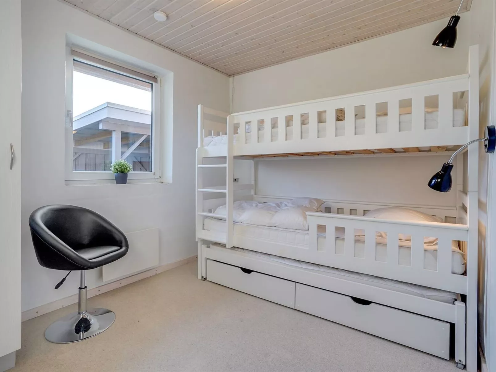 "Wyatt" - 30km from the sea-Binnen