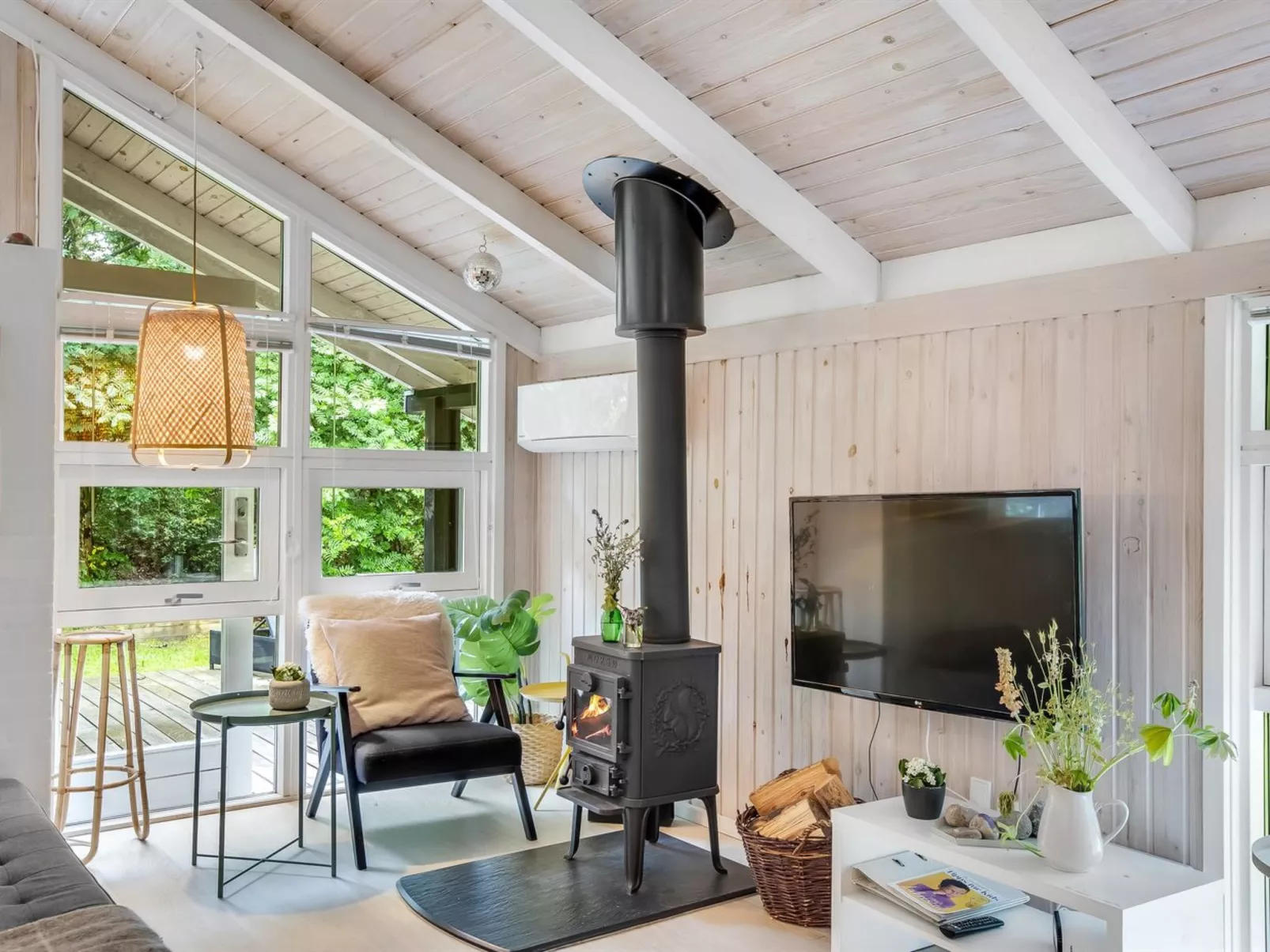 "Lovis" - 600m from the sea-Binnen