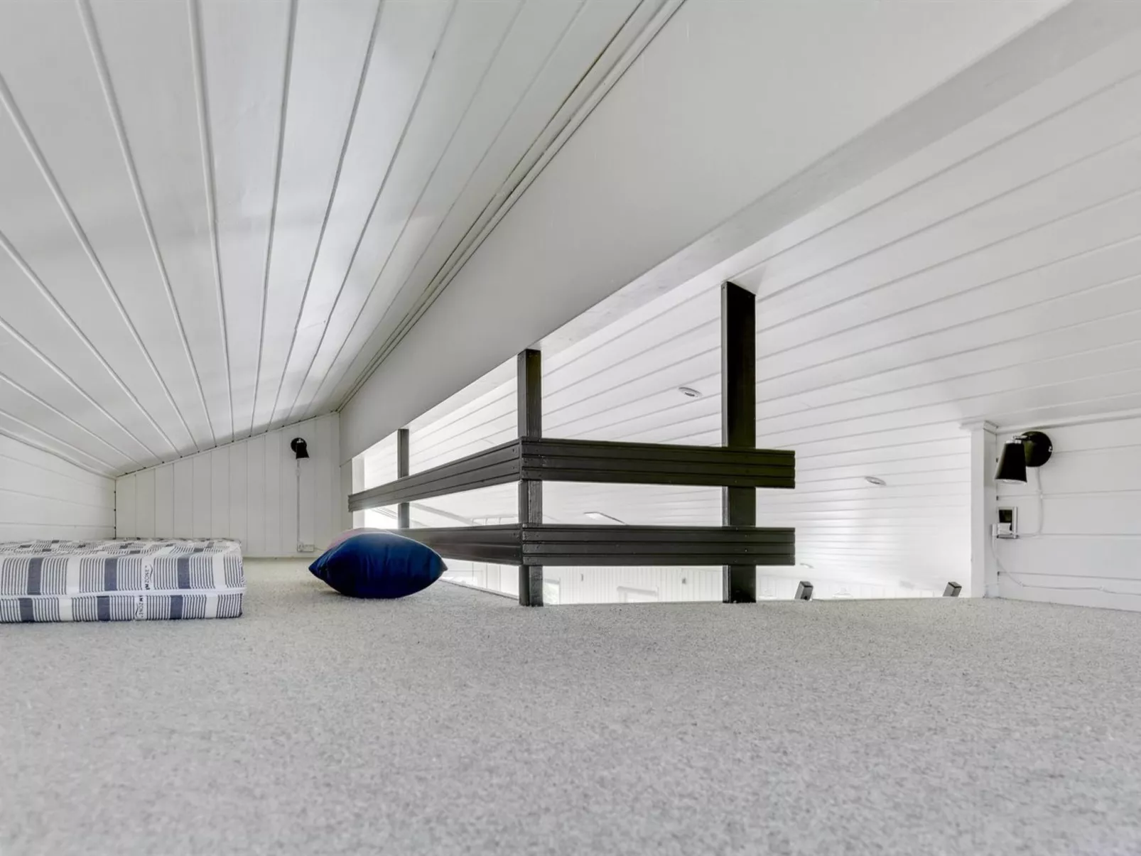 "Beowulf" - 200m from the sea-Binnen