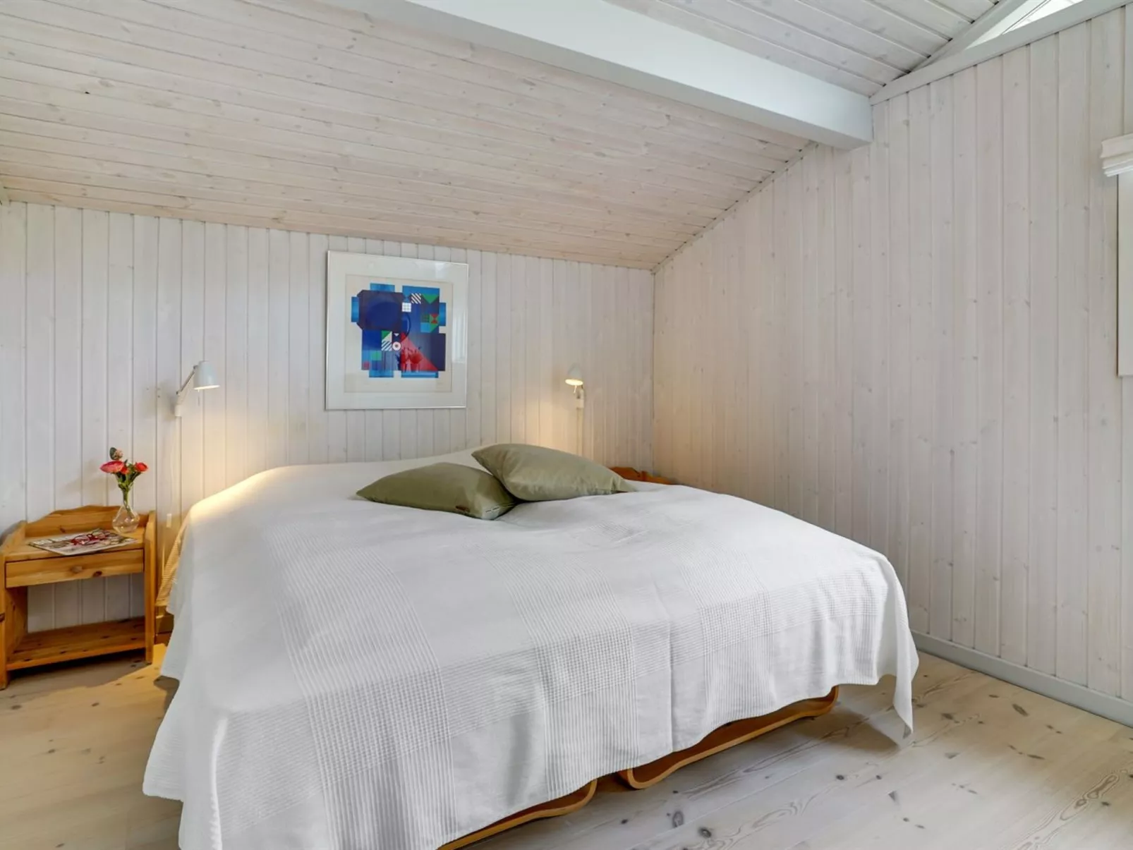 "Erwith" - 50m from the sea-Binnen