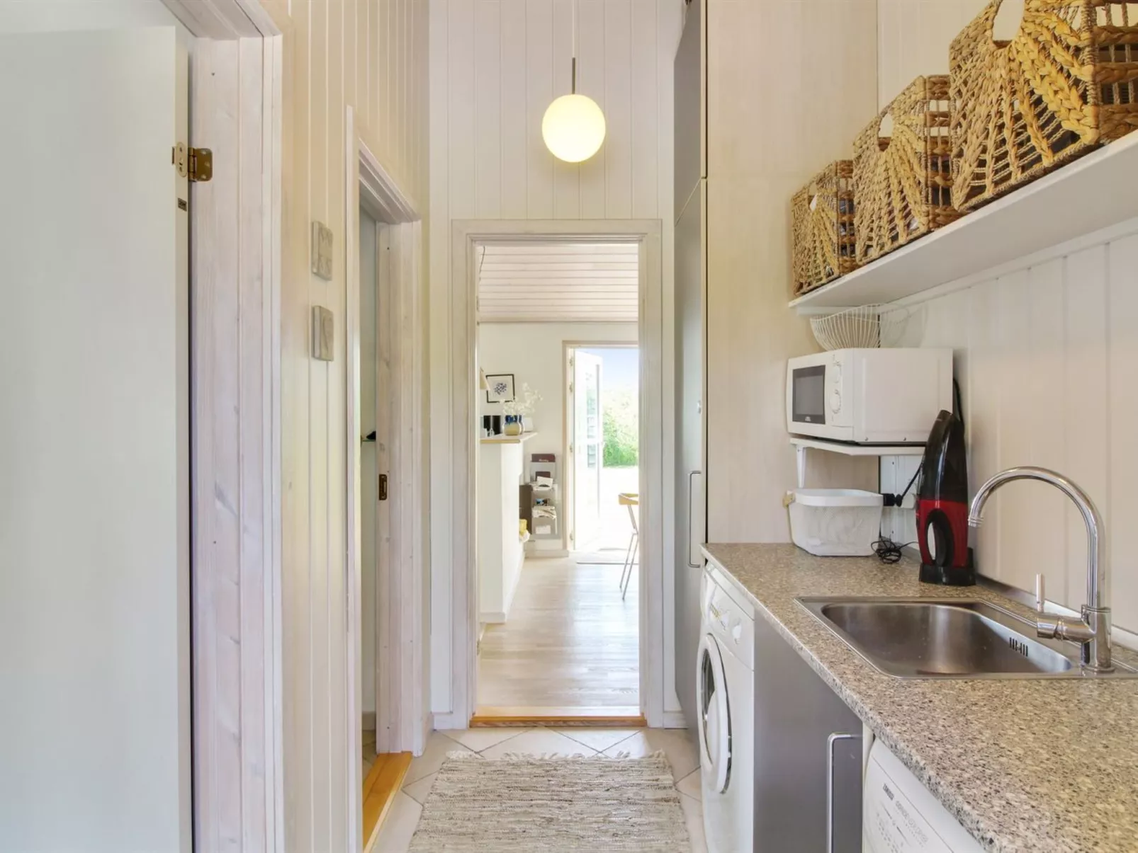 "Hampus" - 500m from the sea-Binnen